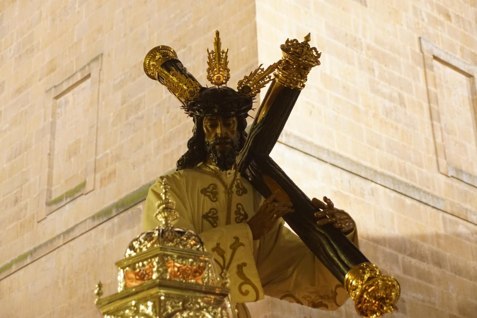 Las imágenes de la emotiva procesión de la Dominicana sin el Cristo de la Buena Muerte (4).jpeg