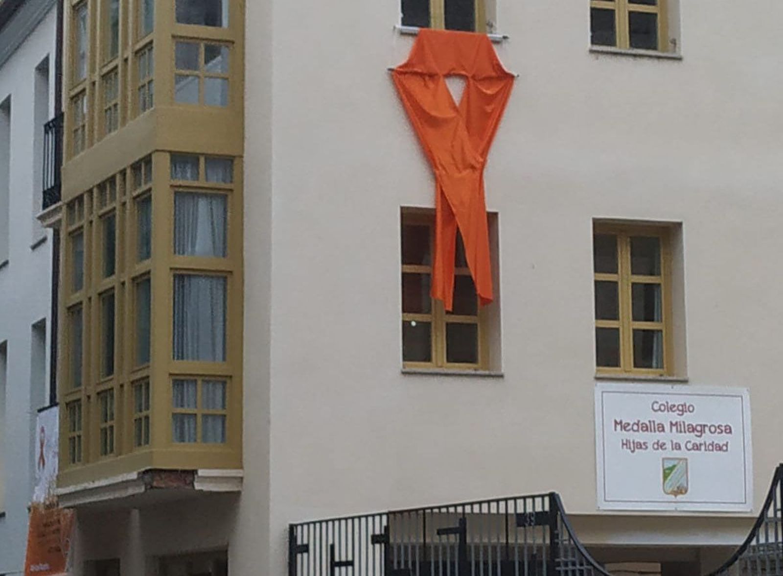 Milagrosa lazo naranja