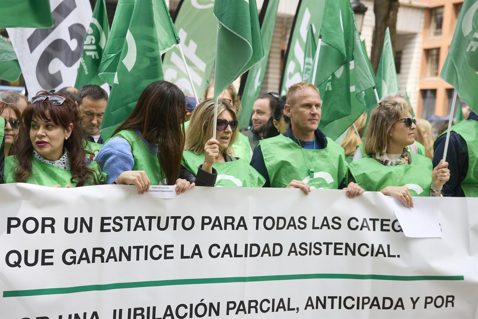 Sindicatos reclaman a Sanidad más tiempo para seguir mejorando el estatuto marco