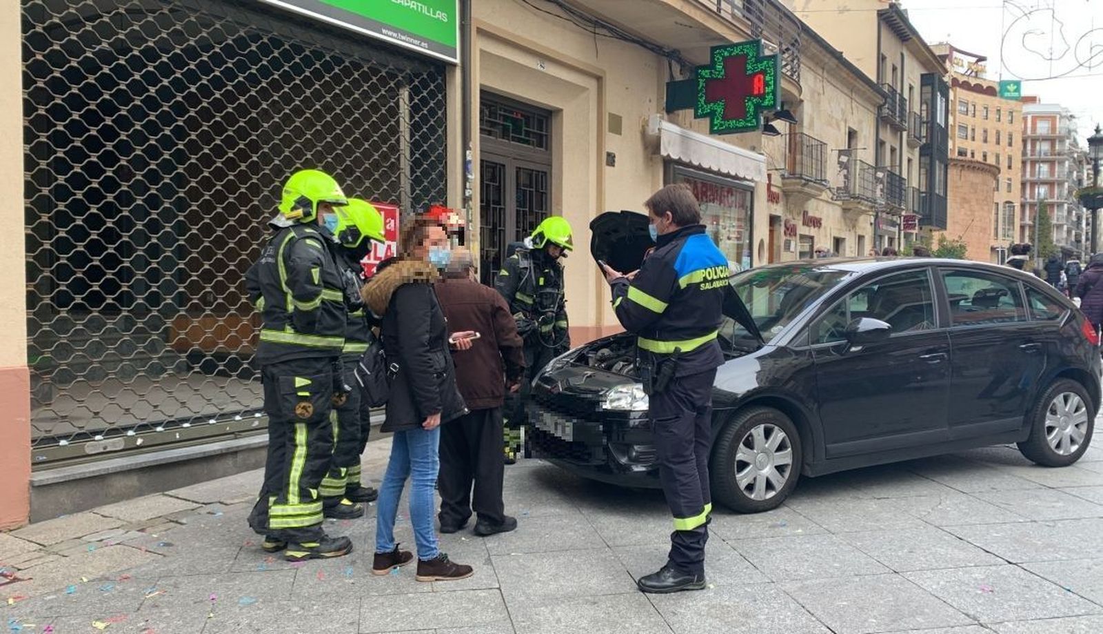 bomberos intervienen en calle zamora por un posible escape de gas