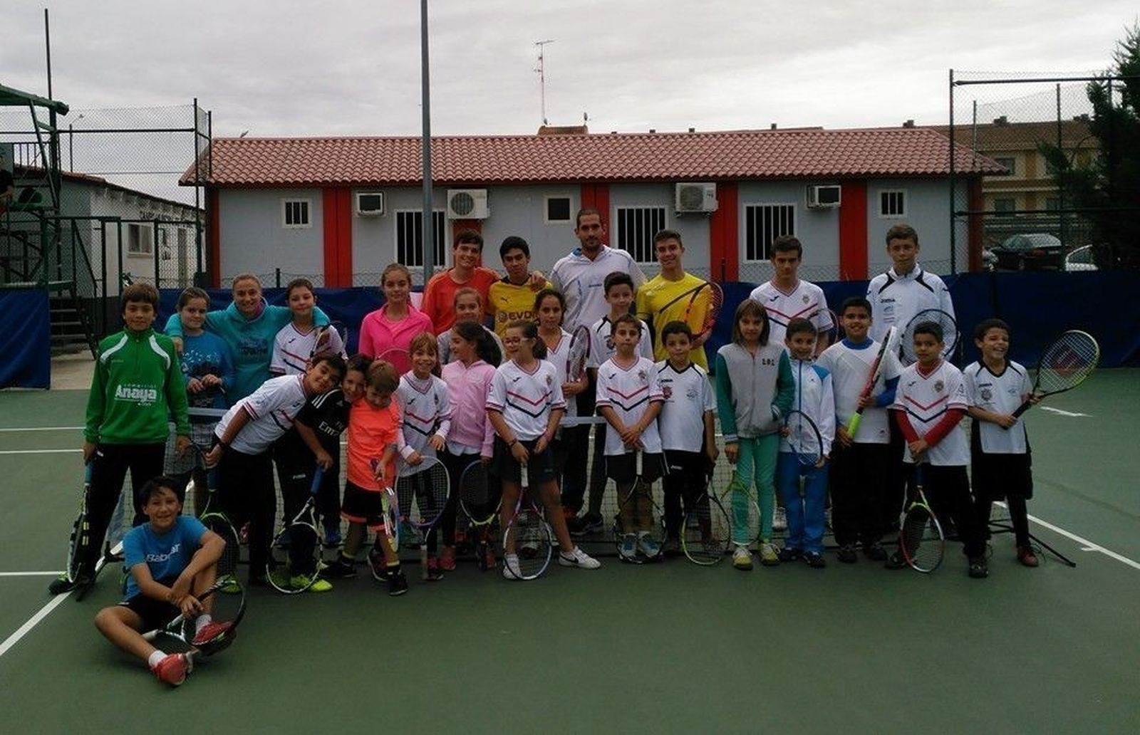 El Club Tenis Alba de Tormes pone en marcha una escuela de tenis especializada en niños
