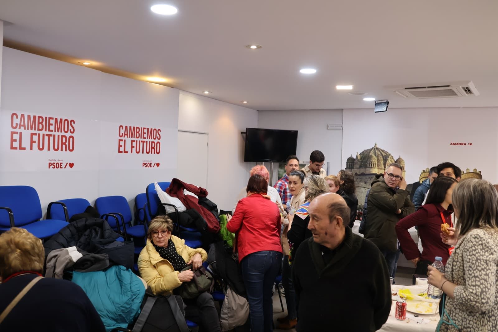 Noeche electoral en la sede del PSOE en Zamora