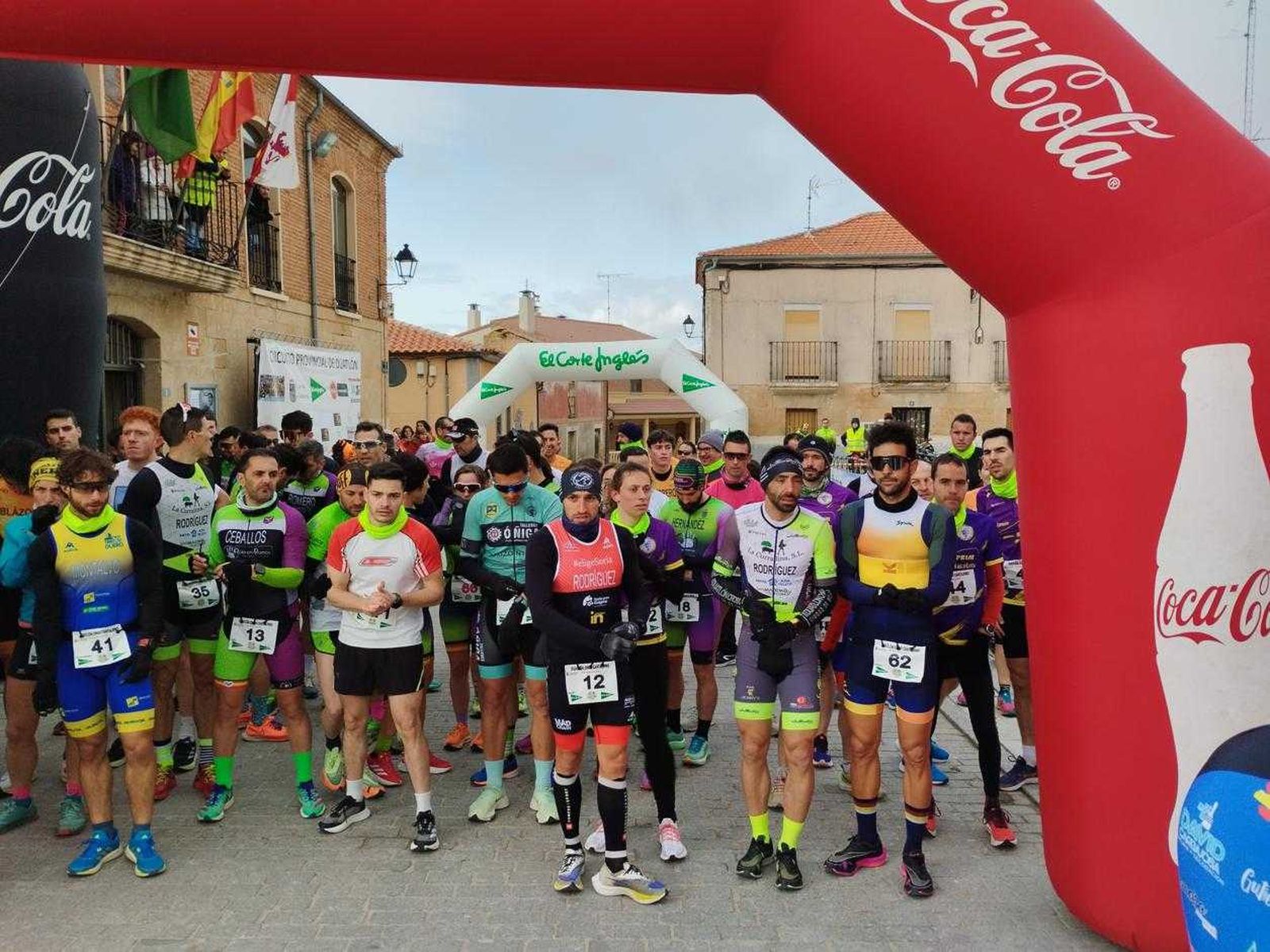 Participantes antes del comienzo de la carrera en el Duatlón Cross de Cantalpino