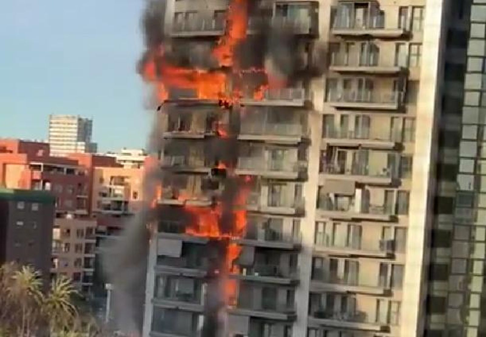 Incendio en un edificio de Valencia. EP