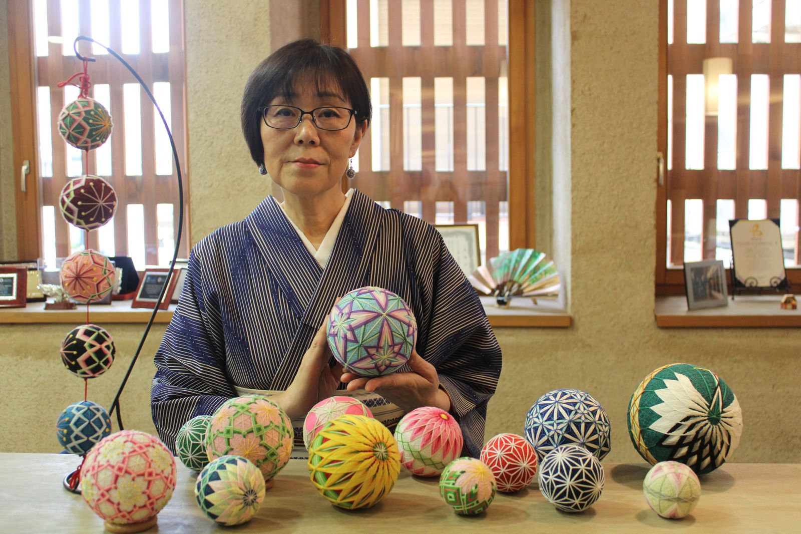 Temari, artesanía tradicional japonesa elaborada en el Centro Cultural Hispano Japonés en Salamanca