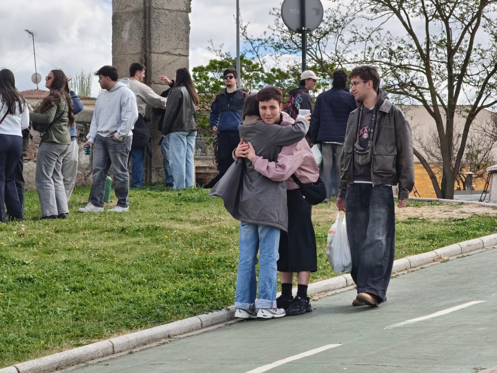 Un multitudinario Lunes de Aguas en Salamanca llena la ribera del Tormes