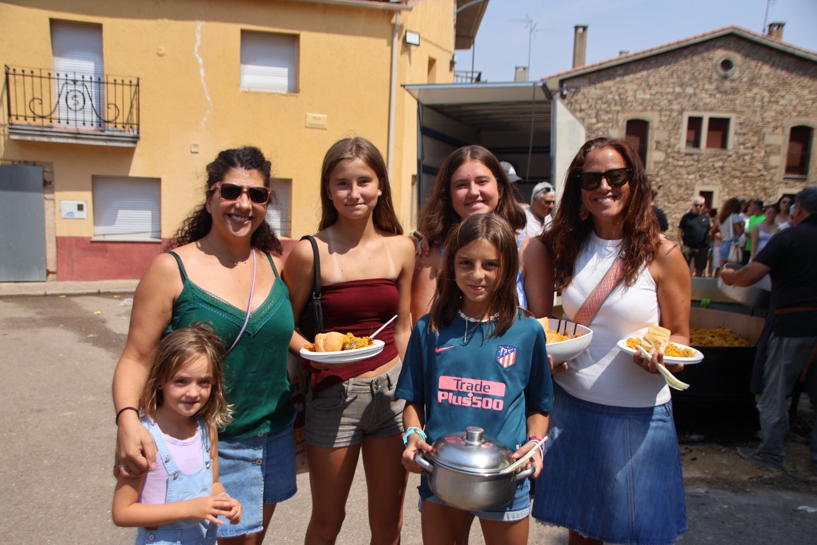 Masueco paella popular en la plaza