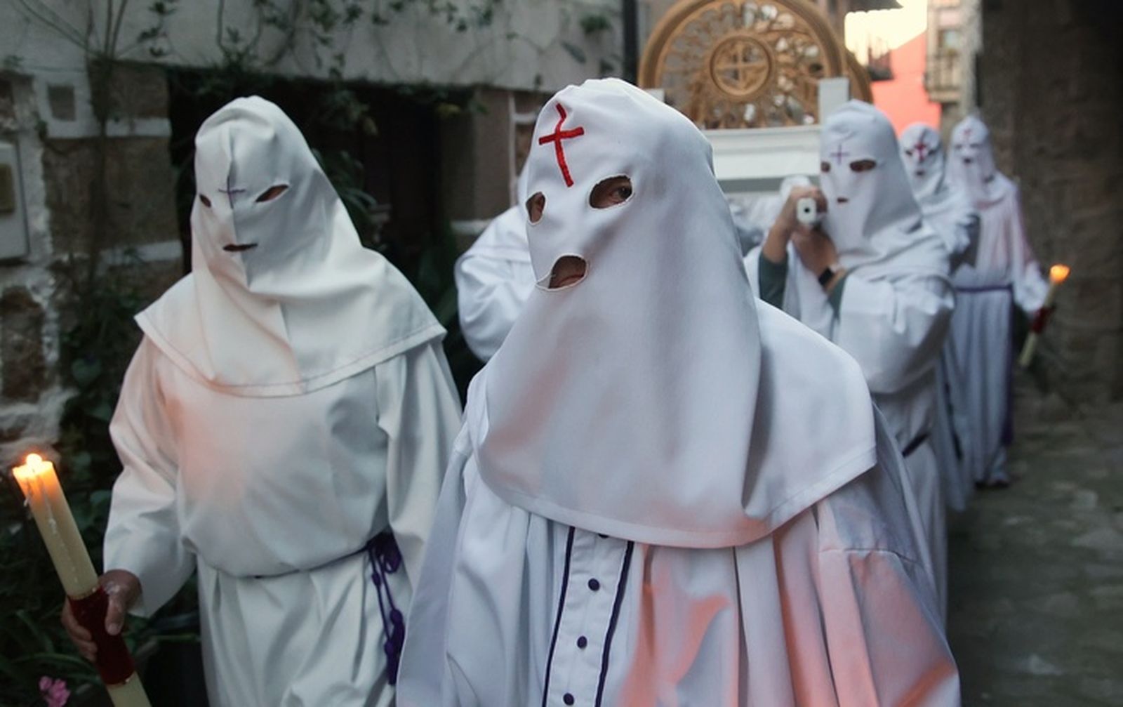 Procesión de Semana Santa en San Martín del Castañar, una tradición con más de un siglo de antigüedad que se mantiene viva generación tras generación entre los vecinos del municipio