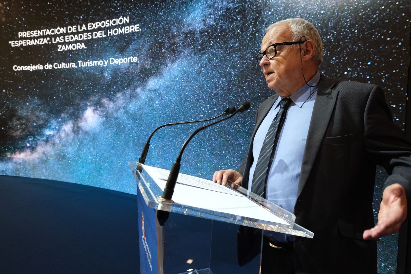 El consejero de Turismo, Gonzalo Santonja, presenta la muestra Esperanza en FITUR