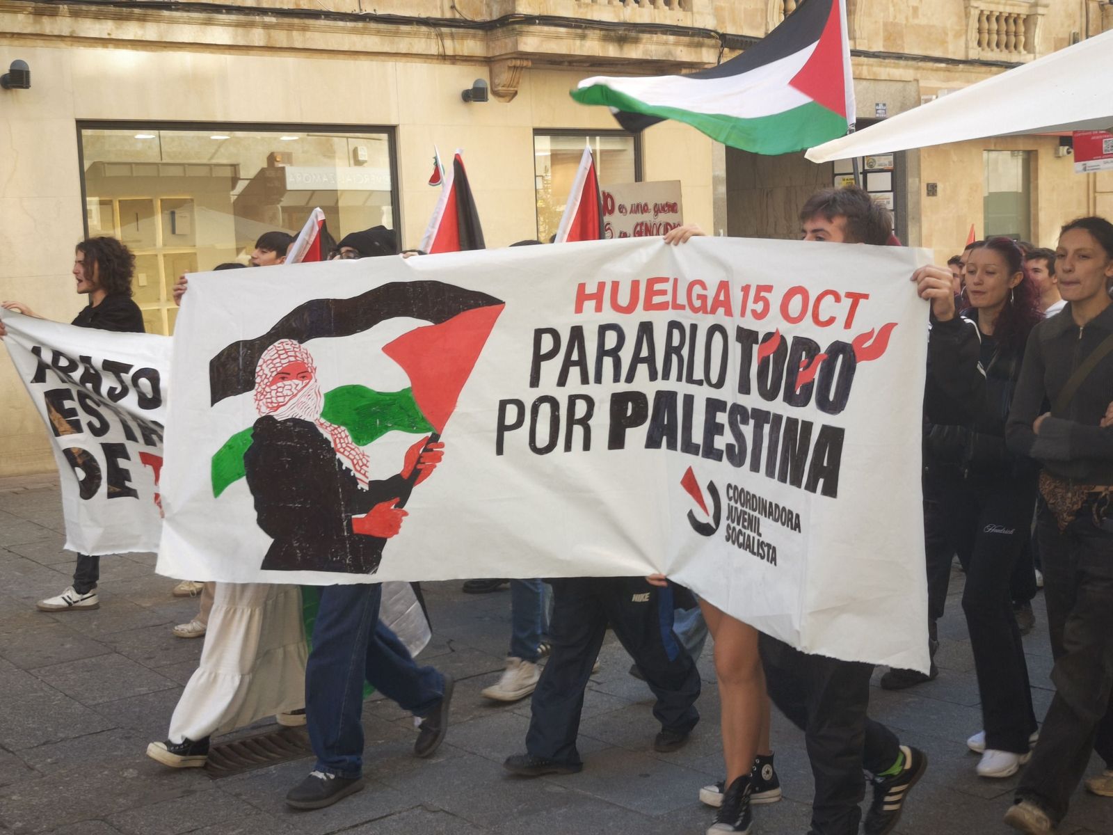 Los estudiantes de Salamanca recorren Salamanca alzando la voz por Palestina