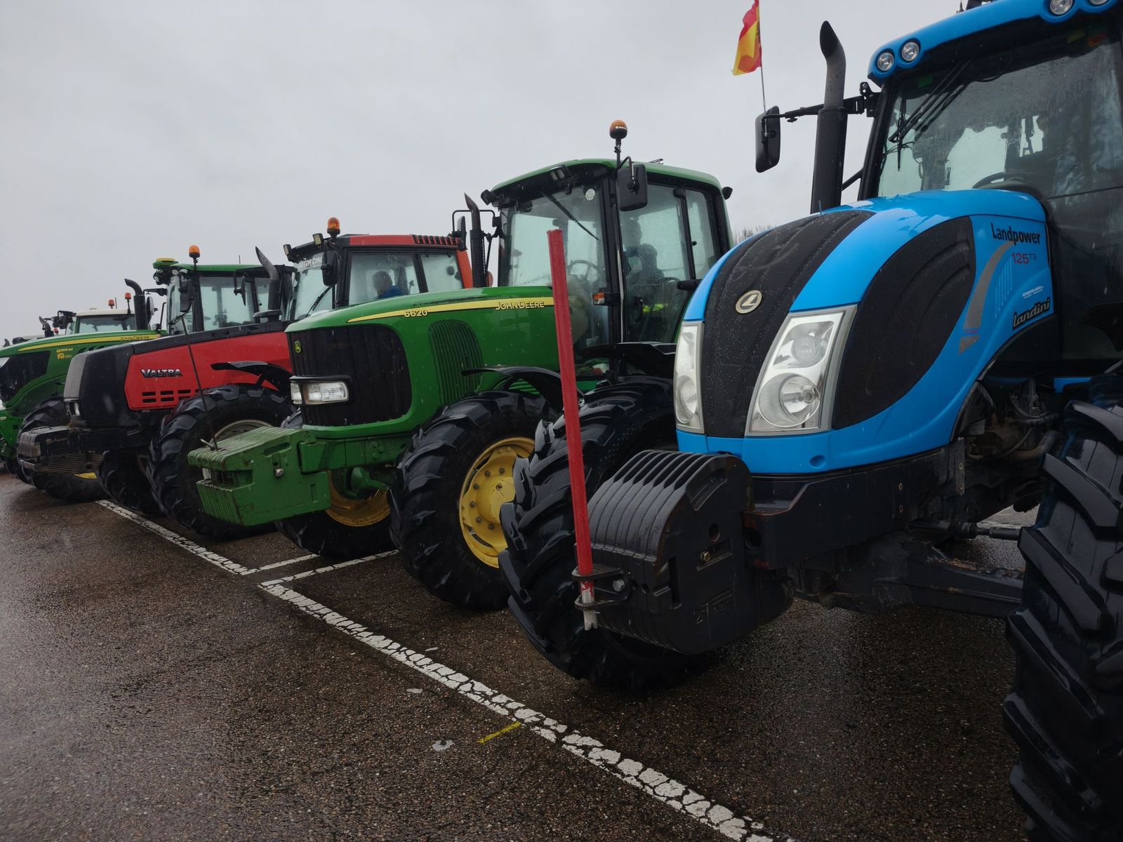 En imágenes la marcha con tractores y vehículos de campo en Salamanca en protesta contra Mercosur