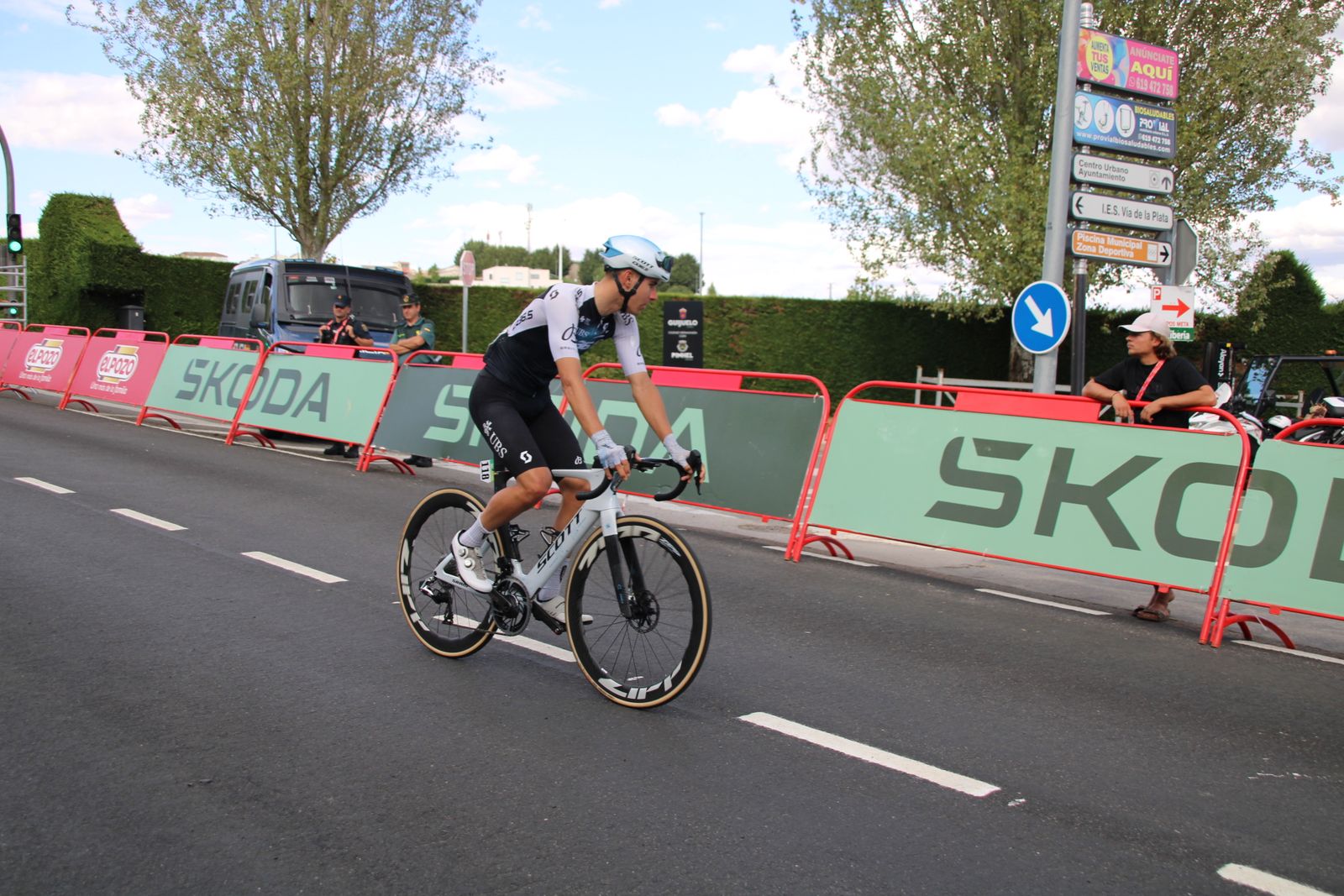 La Vuelta llega a Guijuelo y Philipsen se lleva el esprint