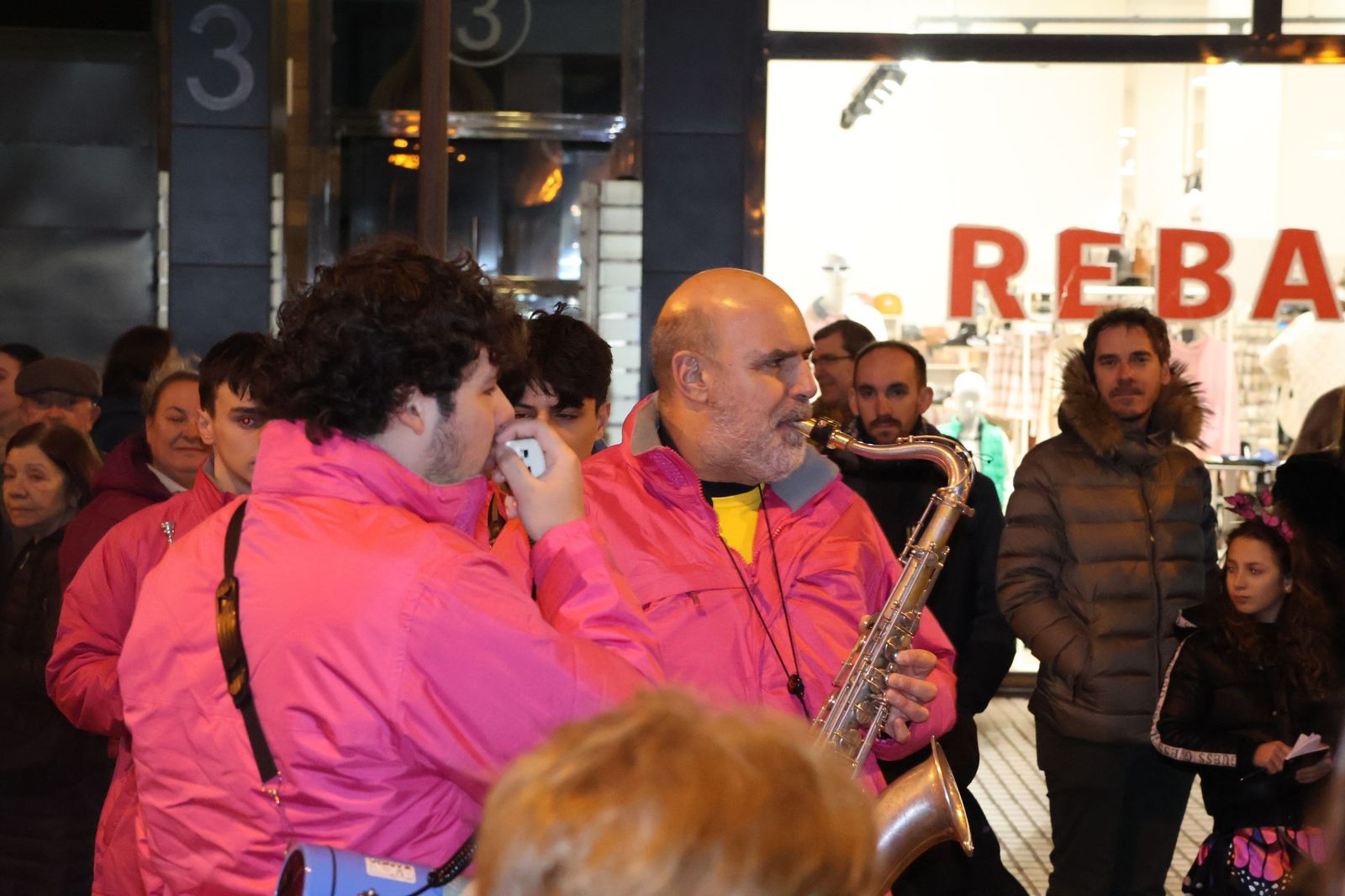 GALERÍA | Segundo desfile, mismo entusiasmo: Zamora se vuelve a disfrazar de Carnaval