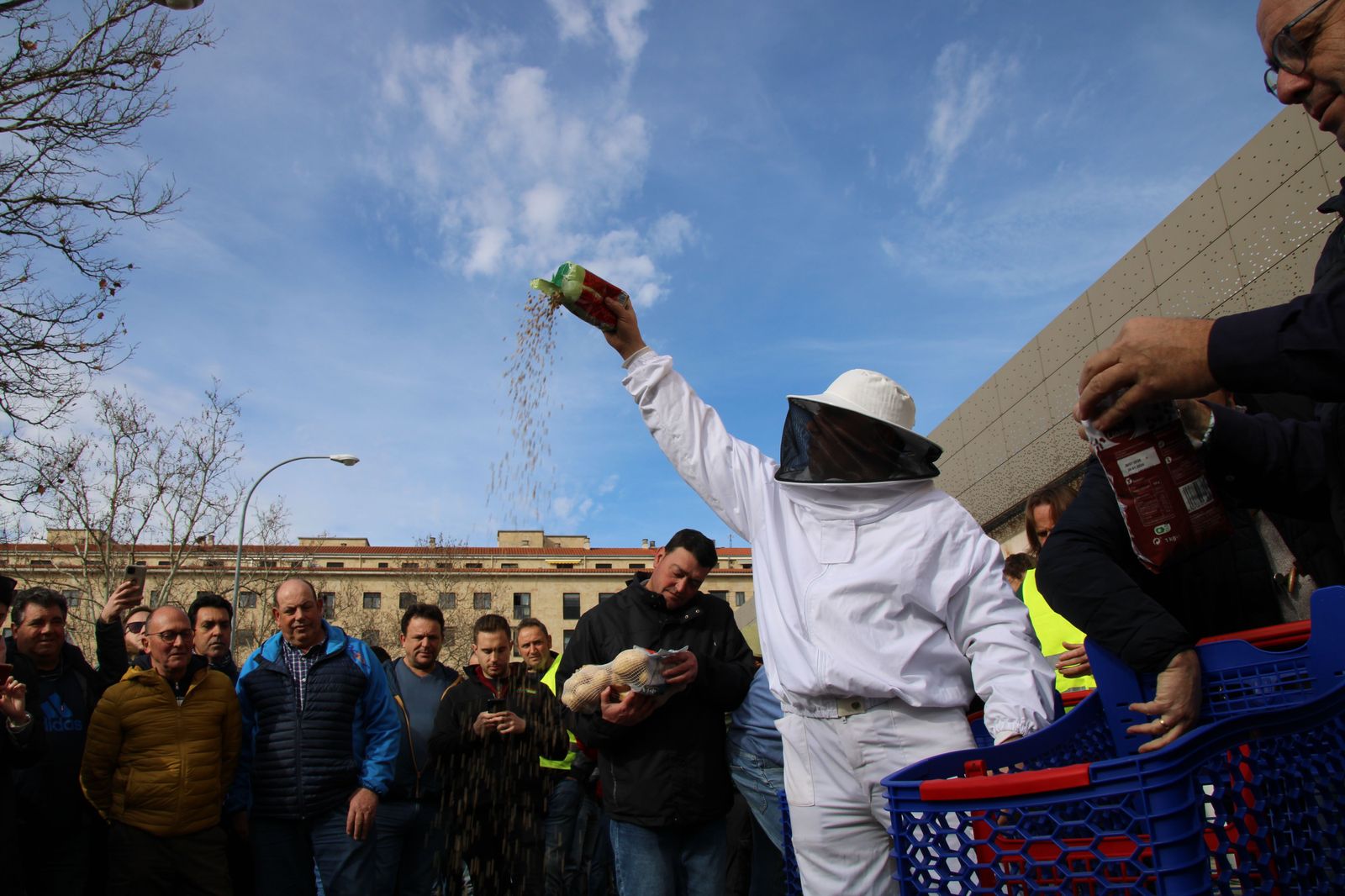 concentracion-profesionales-del-campo-en-el-carrefour-20