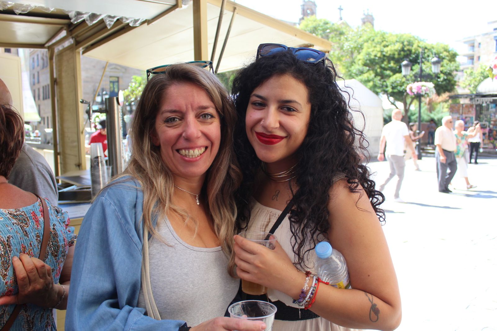 Ambiente en la Feria de Día en el mediodía de este domingo