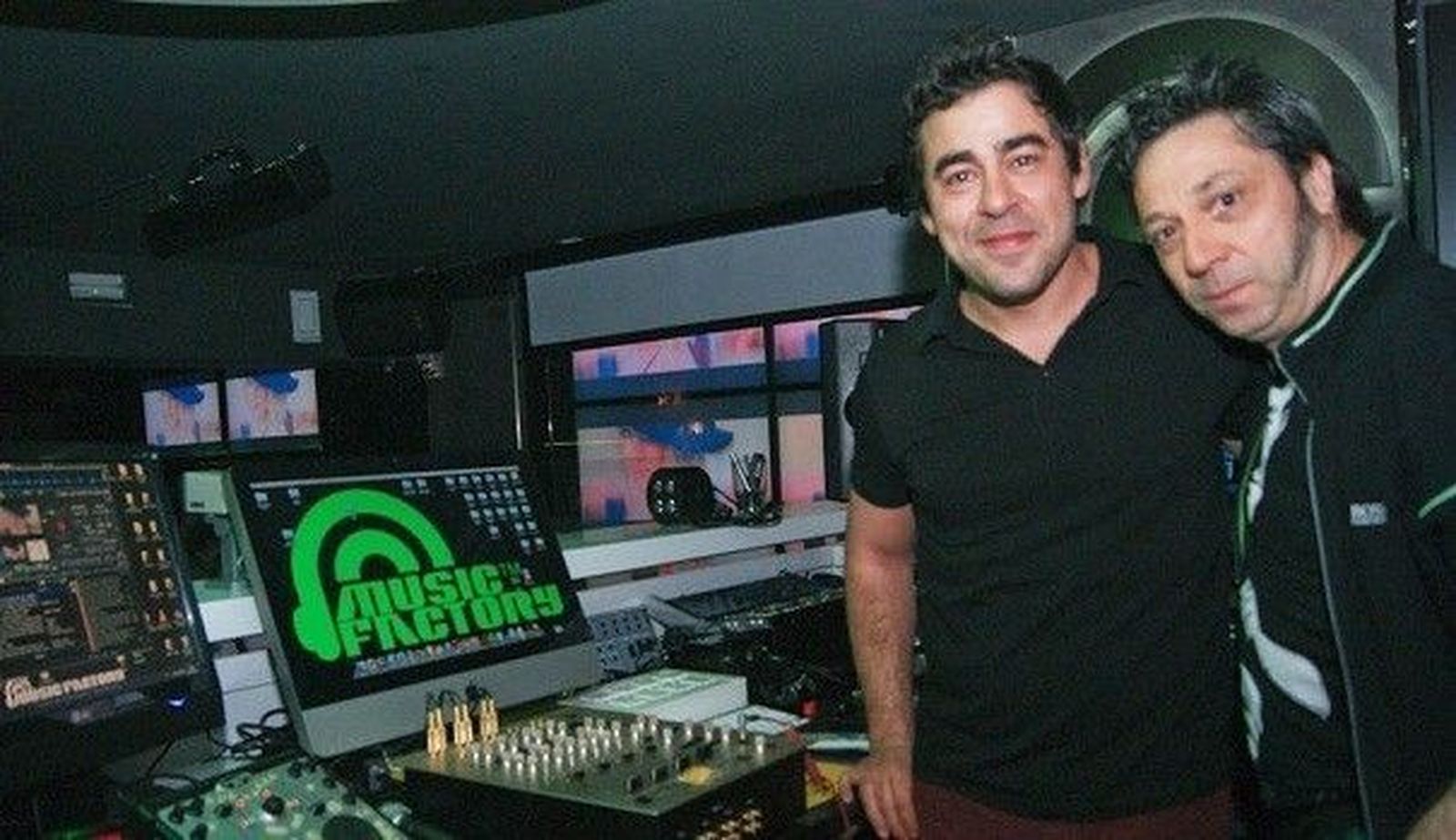 Visita de Amador Rivas a Music Factory