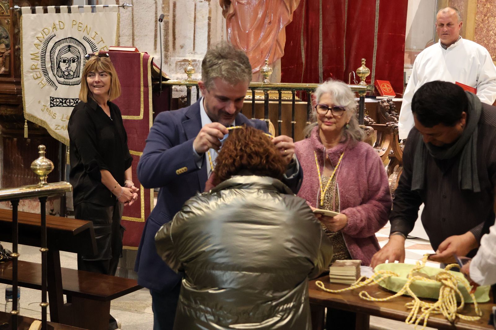 Entrada de nuevos hermanos de la Hermandad de Jesús de Luz y Vida