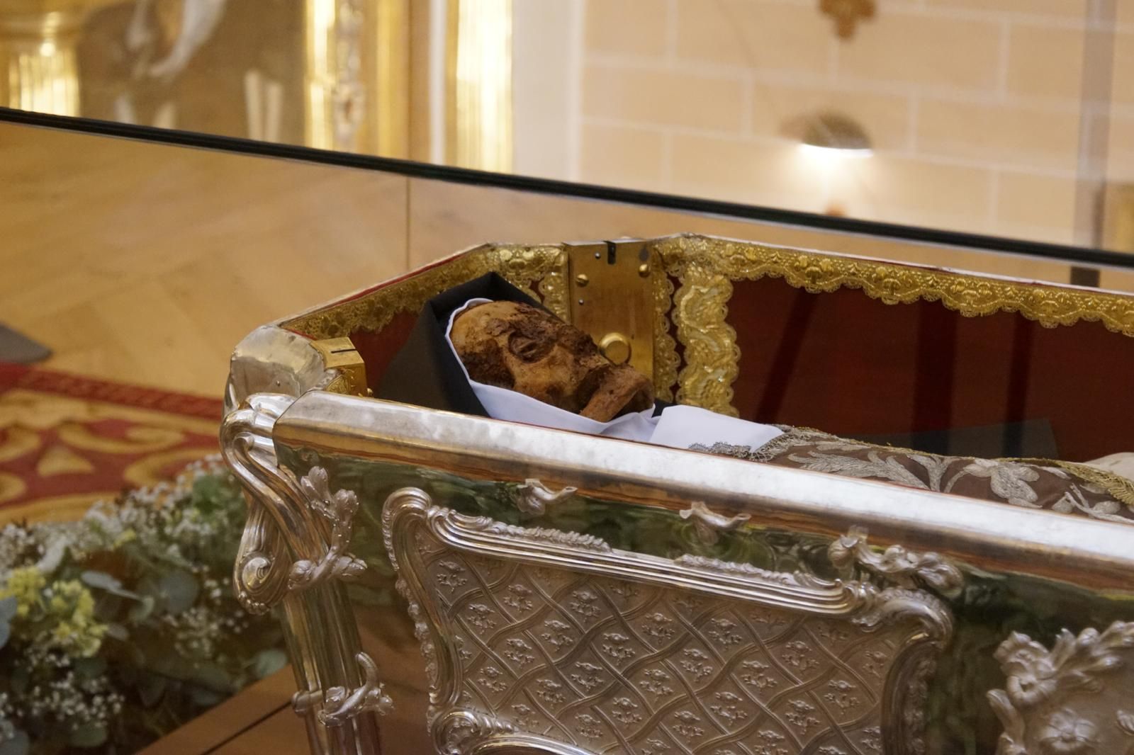 apertura-de-la-basilica-de-la-anunciacion-para-venerar-el-cuerpo-de-santa-teresa-en-alba-de-tormes-fotos-juanes-7