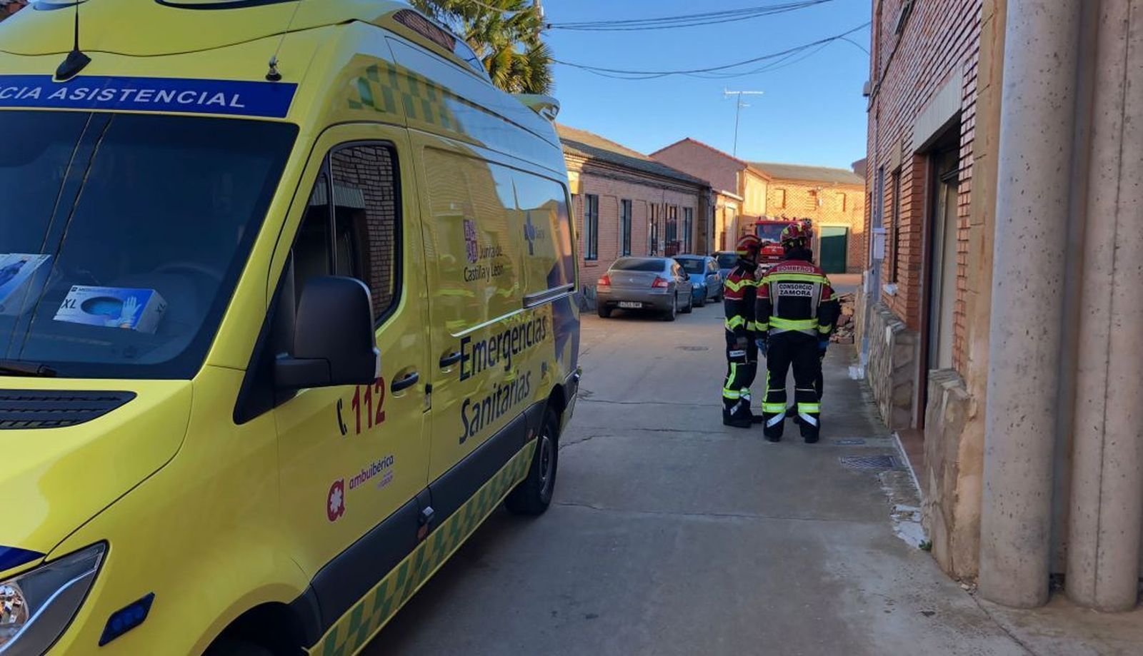Servicios de emergencia en Villafarrueña. Foto Z24H