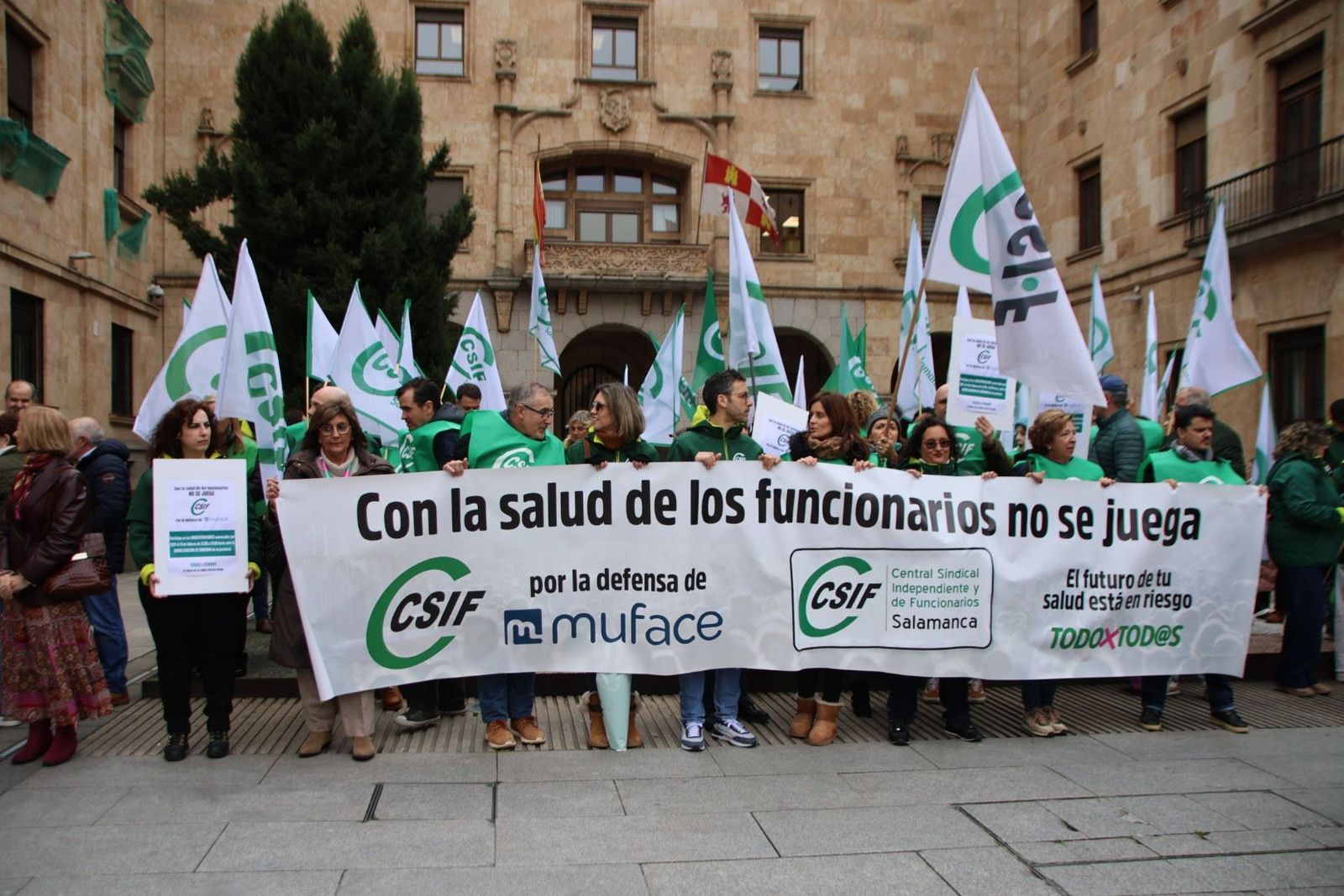 Concentración de CSIF ante la Subdelegación de Gobierno por Muface