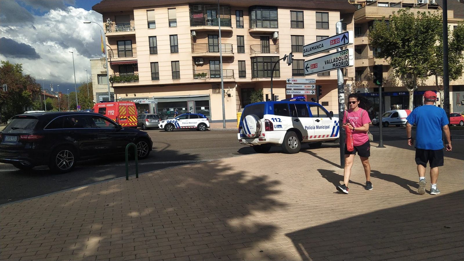 Servicios de emergencia desplegados en el lugar de los hechos