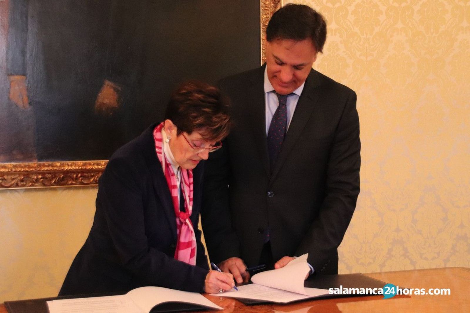 Alcalde y presidenta CES firman el protocolo de colaboración11