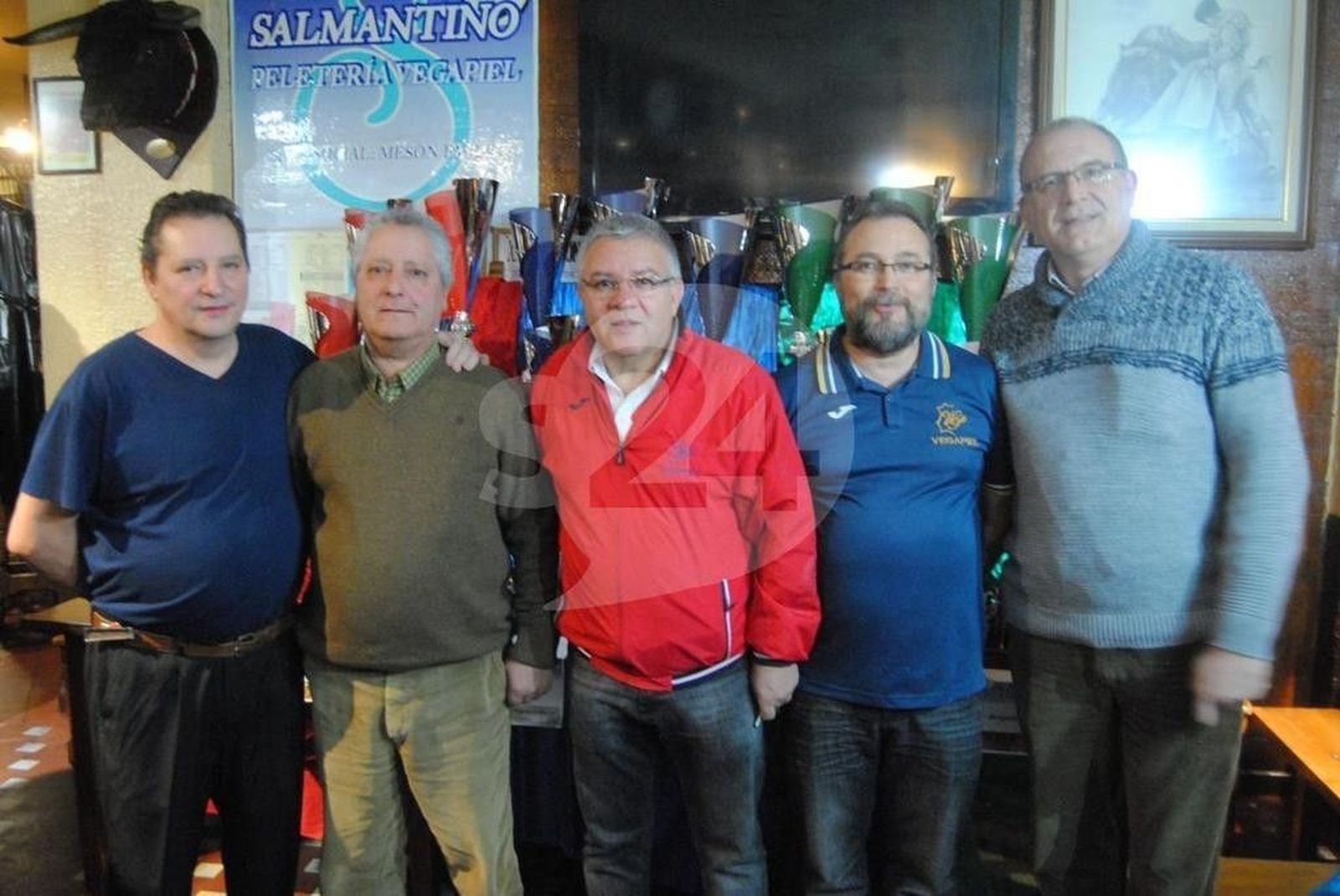 El Salmantino Vegapiel presenta sus trofeos