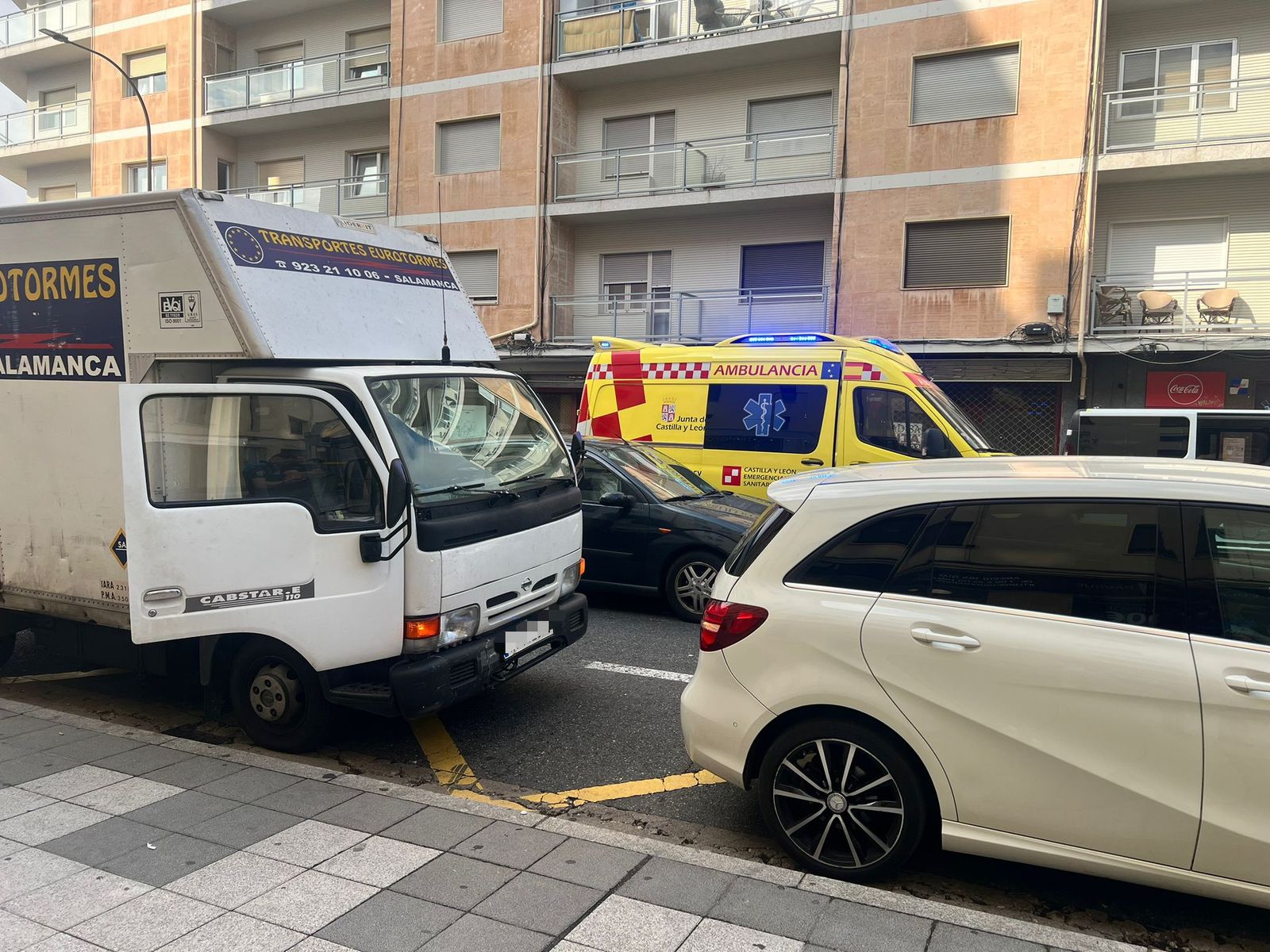 Colisión entre tres turismos en Filiberto Villalobos