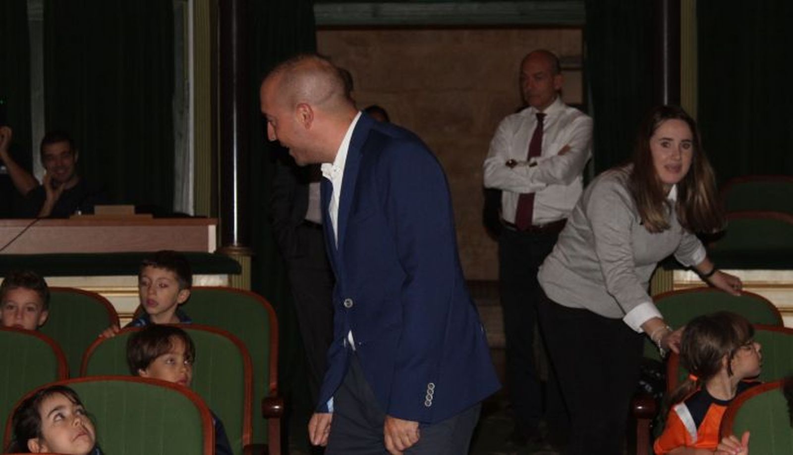  El concejal de educación Luis Sánchez visita la actividad "Los escolares van al teatro" 