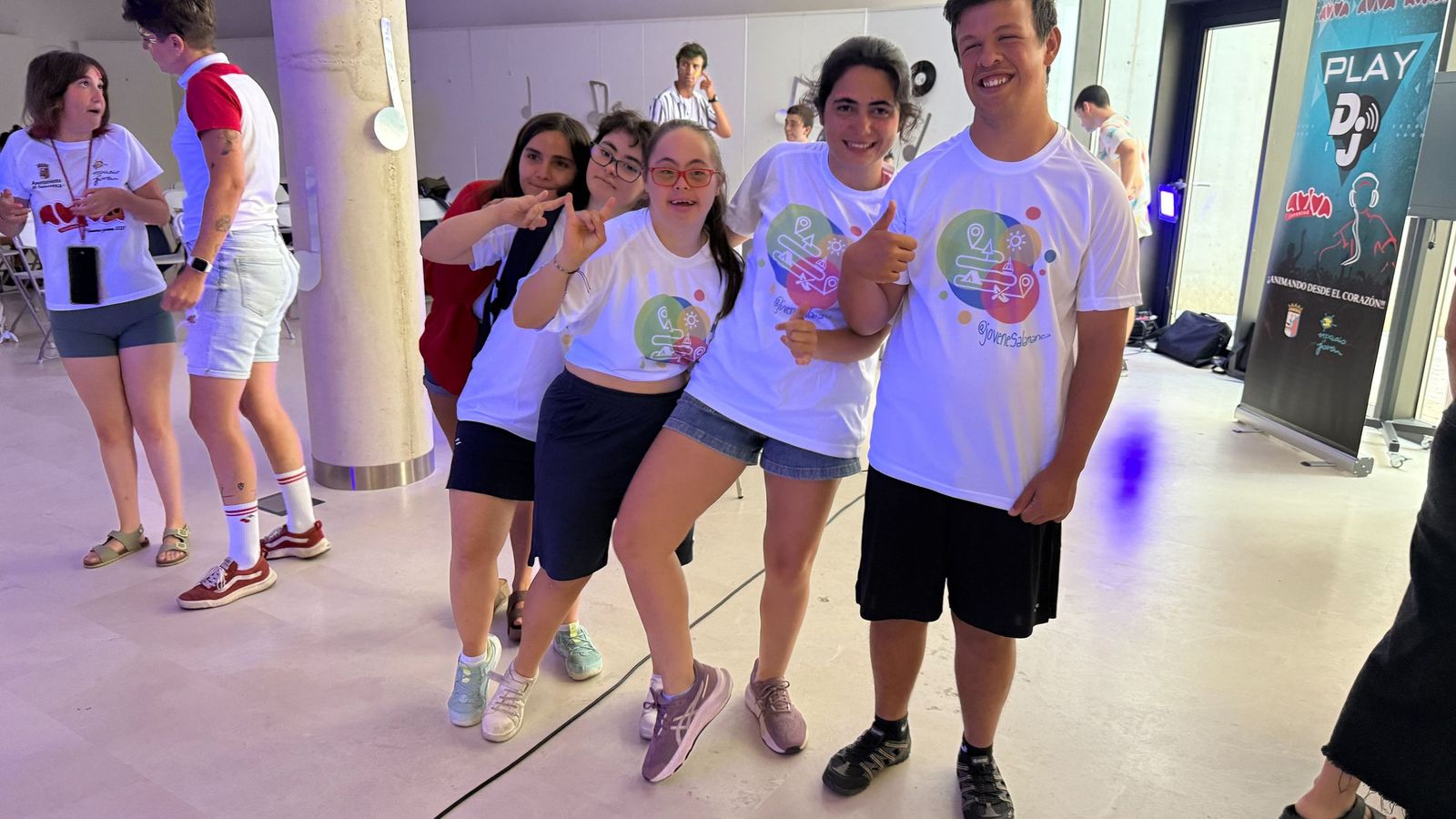 El concejal de Juventud, Pedro Martínez, visita a los participantes en las semicolonias urbanas de Aviva Salamanca El concejal de Juventud, Pedro Martínez, visita a los participantes en las semicolonias urbanas de Aviva Salamanca