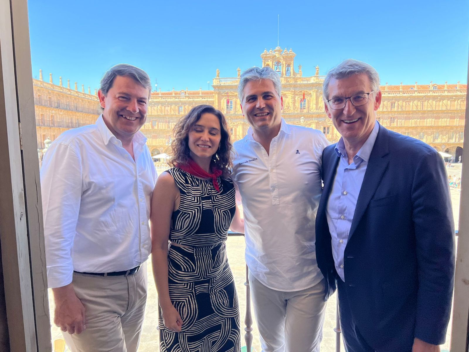 feijoo-presidentes-y-cargos-autonomicos-del-pp-disfrutan-de-la-gastronomia-salmantina-en-las-tapas-de-gonzalo-4