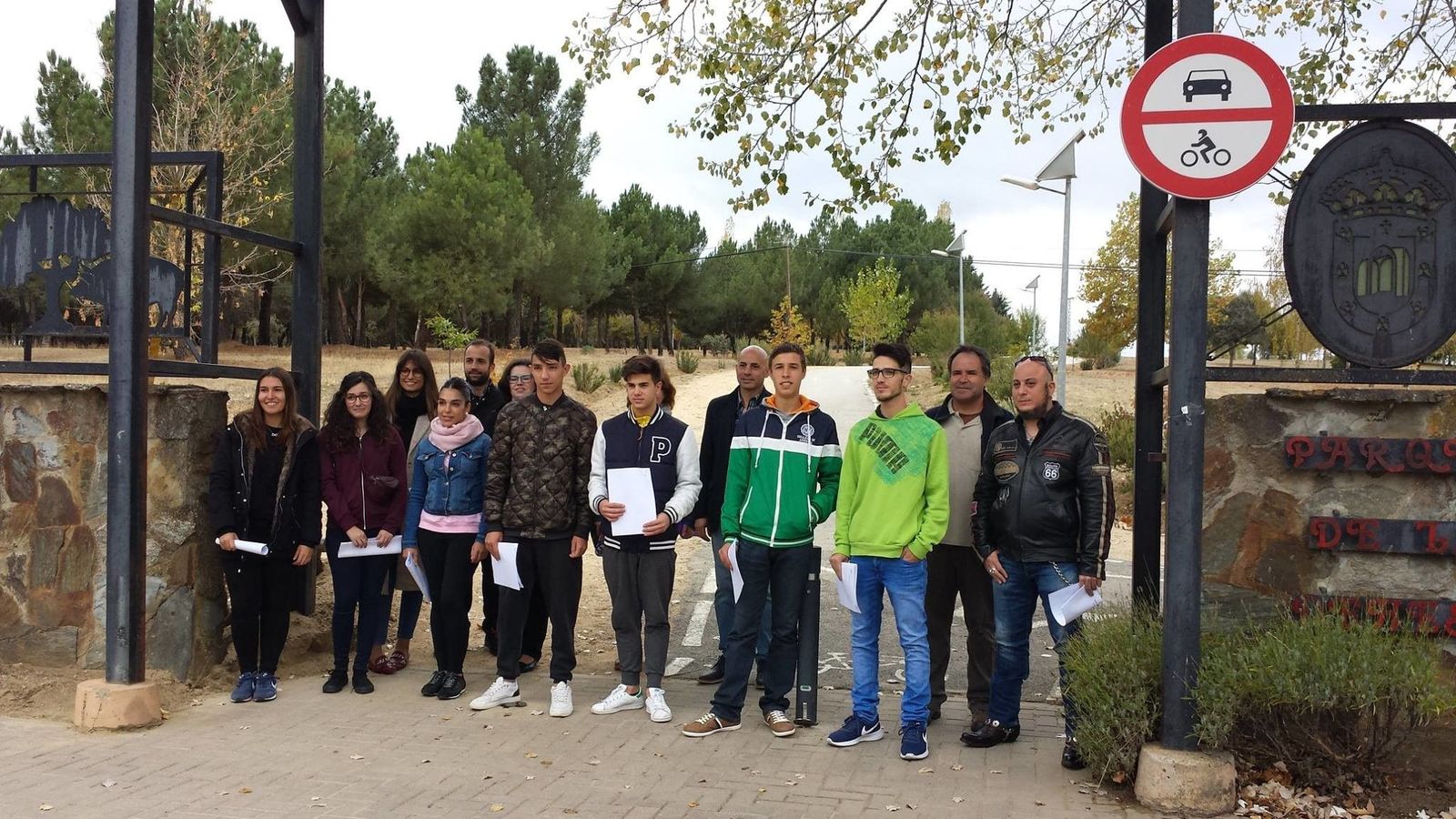 Acción formativa para recuperar el entorno de La Peña dentro del Parque de la Dehesa