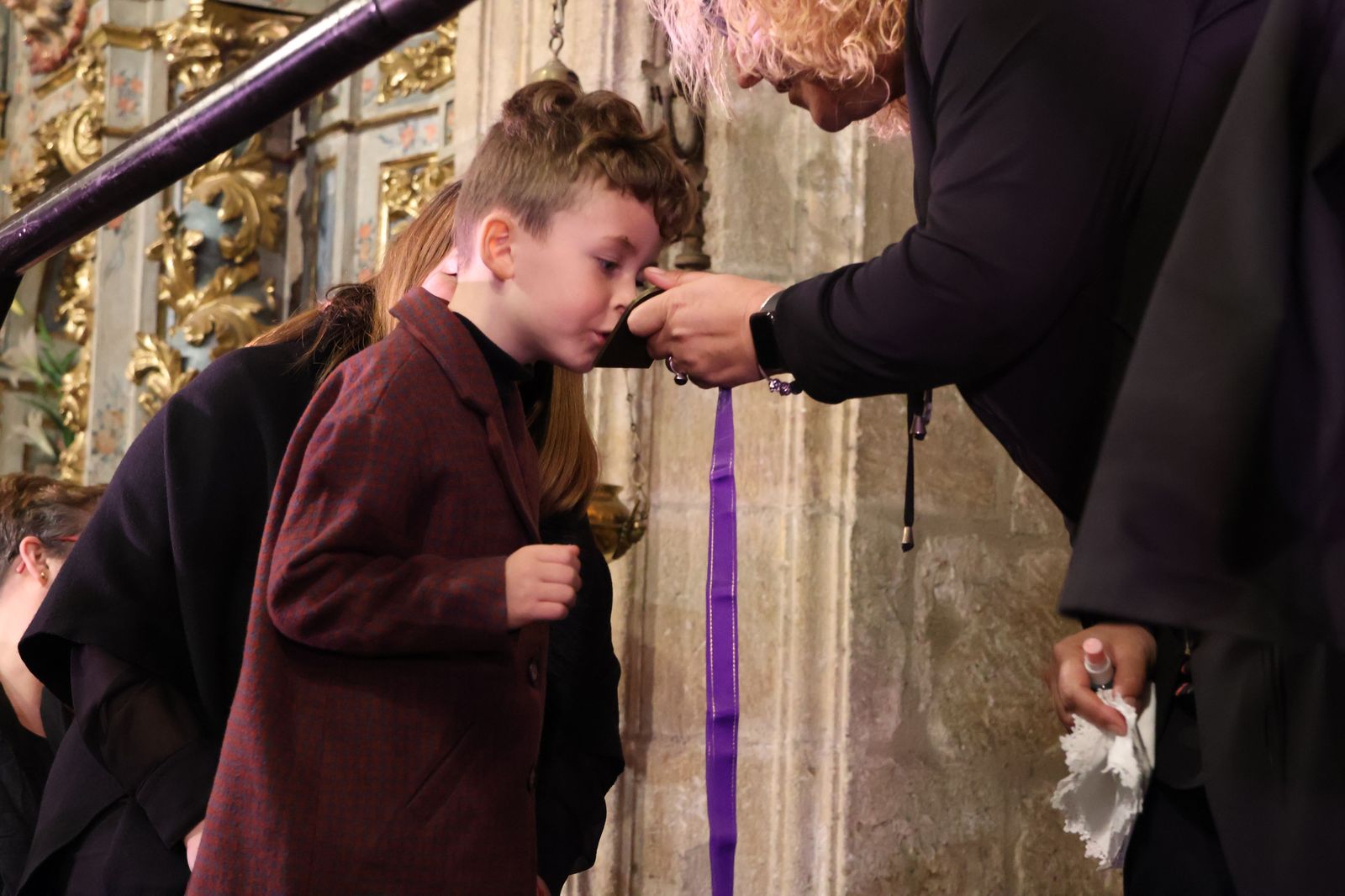 paso-de-los-ninos-ante-la-virgen-de-la-soledad-14