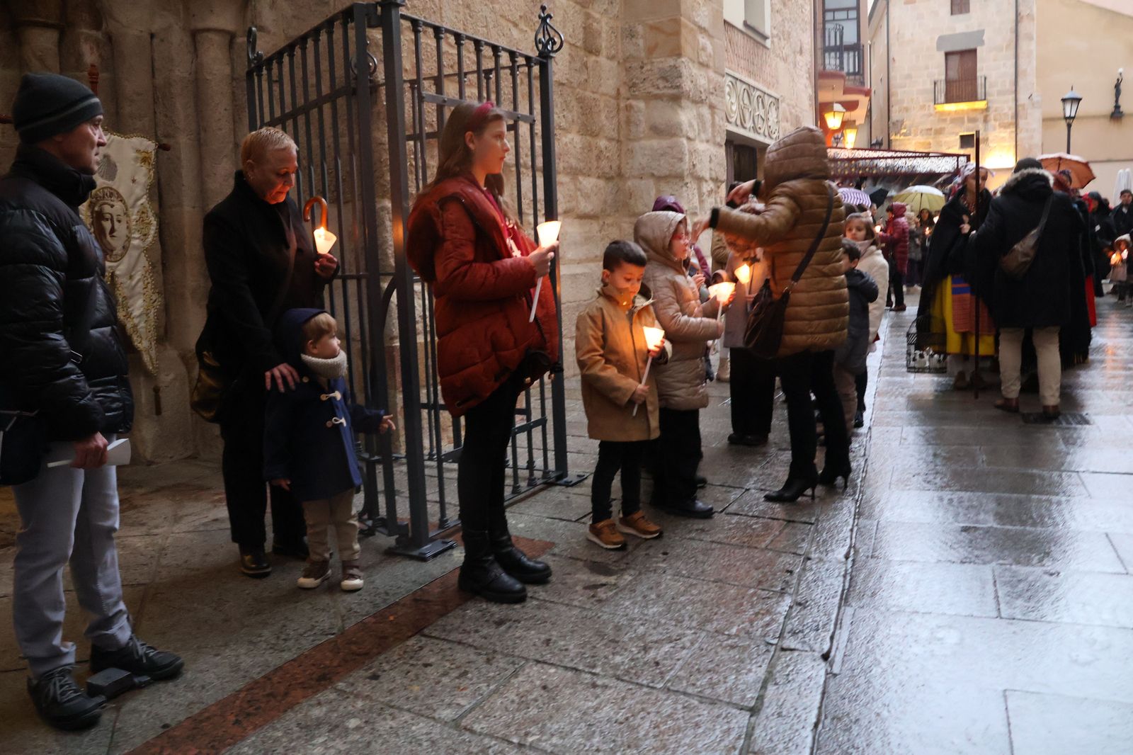 Procesión las Candelas con el niño de la Virgen de la Concha 2025