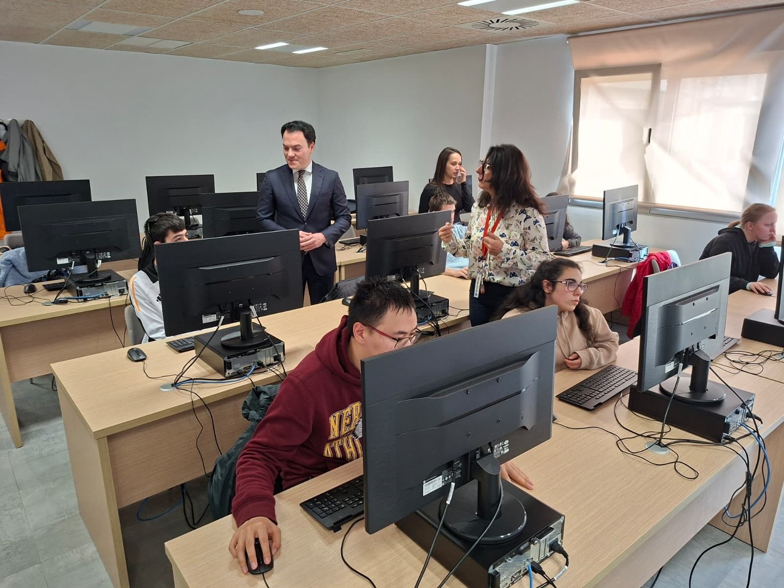 El concejal de Promoción Económica visita los taller STEAM