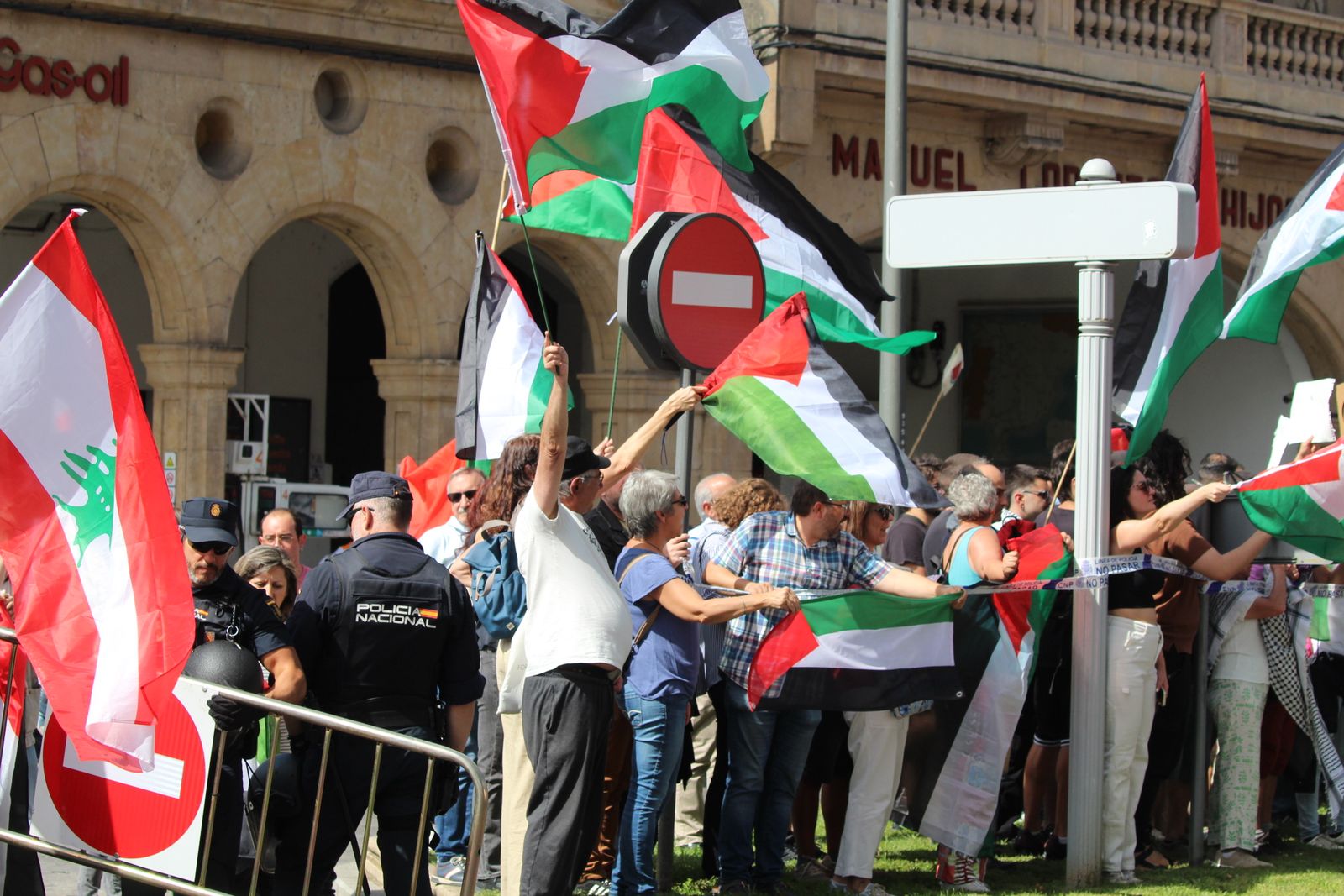 Protestas por Palestina al paso de la Vuelta Ciclista a España por Salamanca
