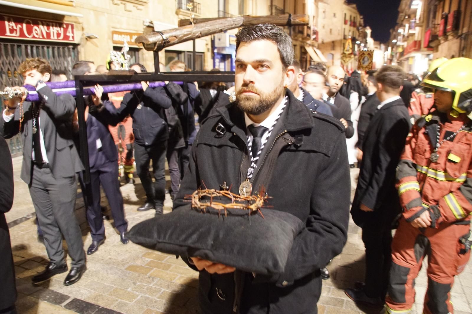 Las imágenes de la emotiva procesión de la Dominicana sin el Cristo de la Buena Muerte