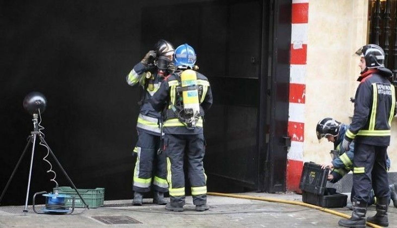 Aparatoso incendio en un garaje de Crespo Rascón Aparatoso incendio en un garaje de Crespo Rascón