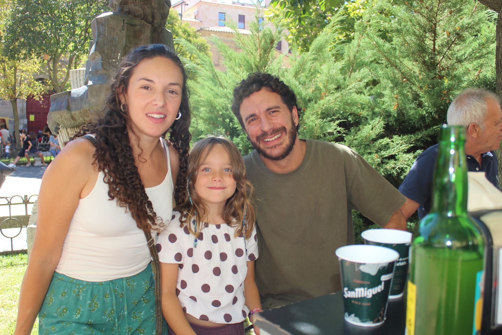 Ambiente en la Feria de Día en el mediodía de este domingo