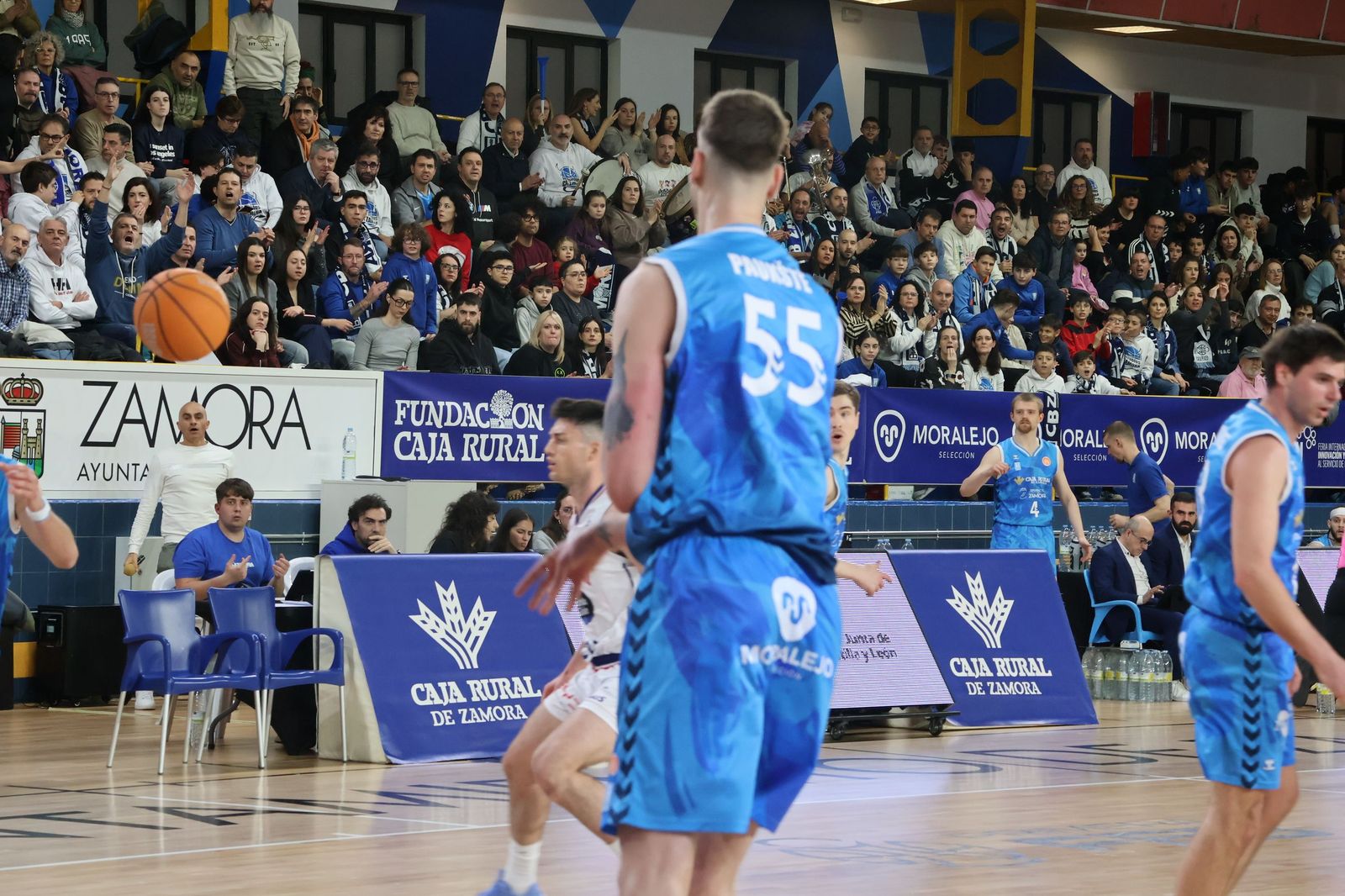 GALERÍA | Revive en imágenes el encuentro entre el CB Zamora y el Obradoiro