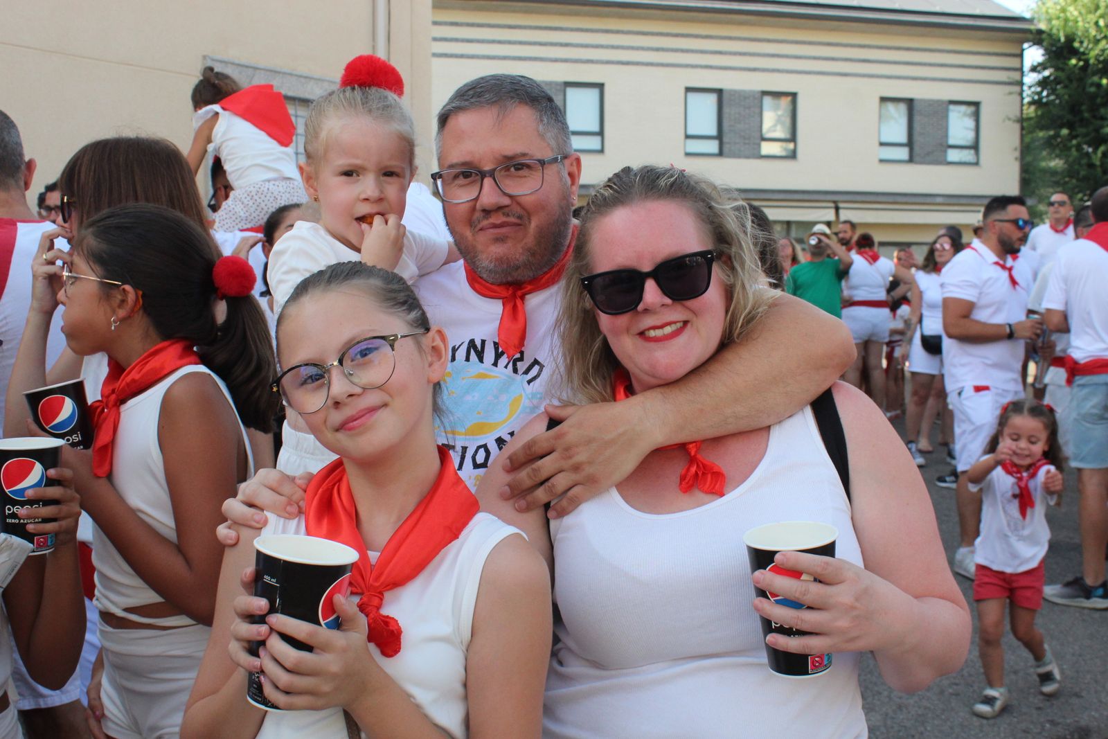 Castellanos de Moriscos. Paseo de peñas con la temática “Viva San Fermín”