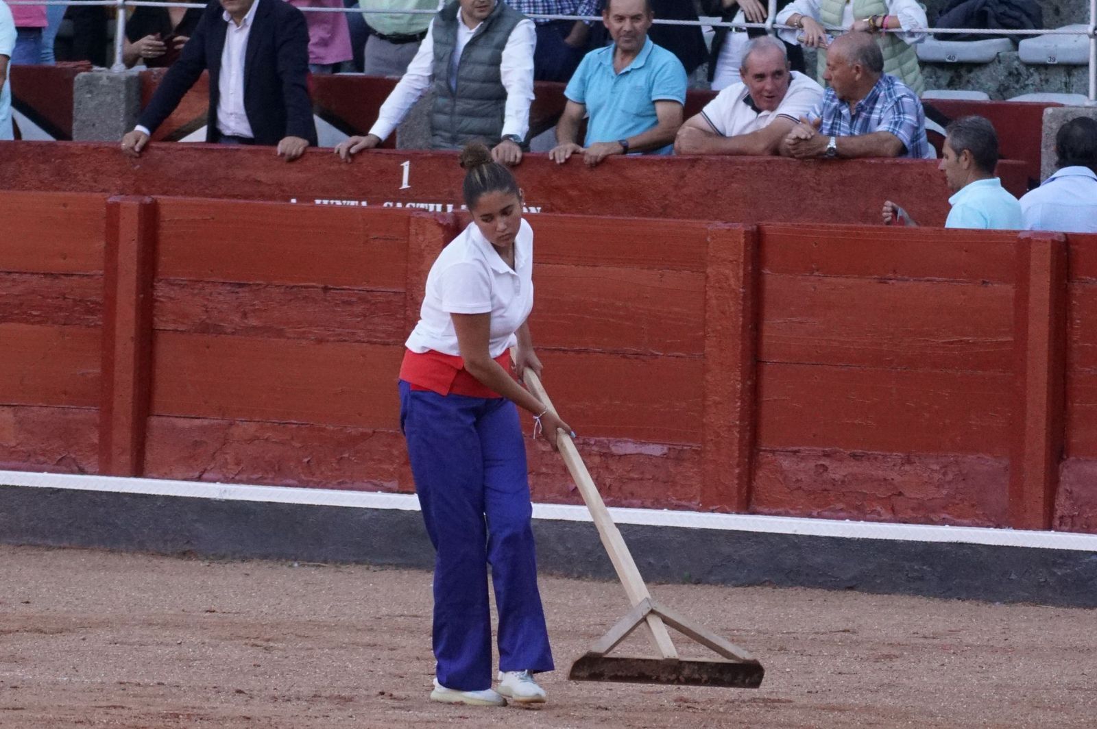 Así han vivido los salmantinos el primer festejo de la feria taurina 2025: imágenes del ambiente en los tendidos y en el patio de cuadrillas