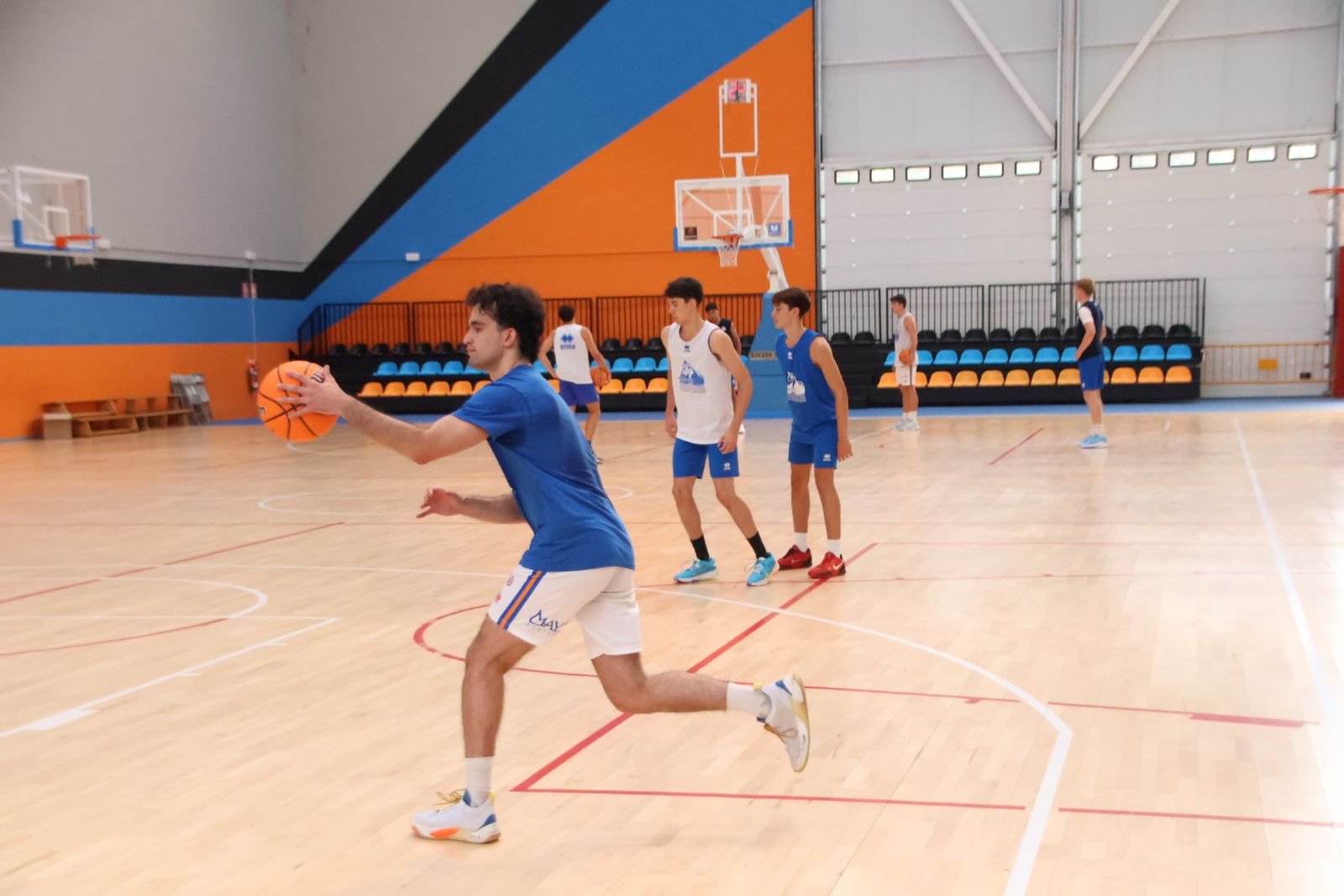 Primer entrenamiento de Perfumerías Avenida de Tercera FEB