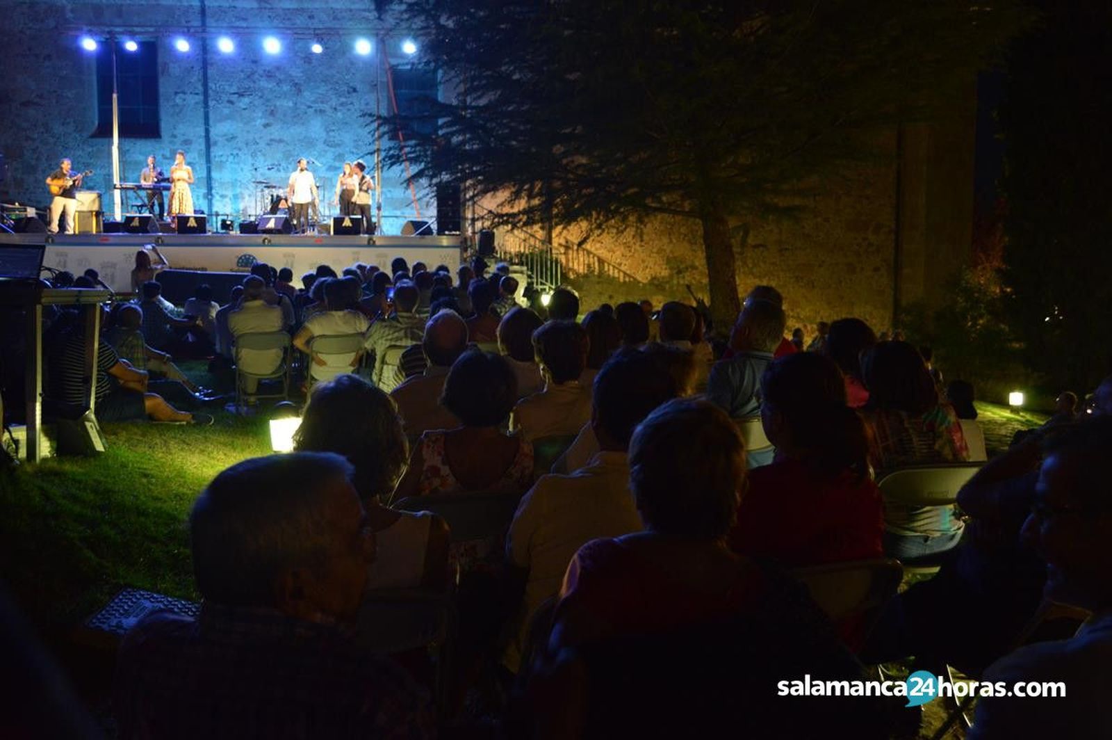 Concierto de Astrid Jones y The Blue Flaps en jardines de Santo Domingo (23)