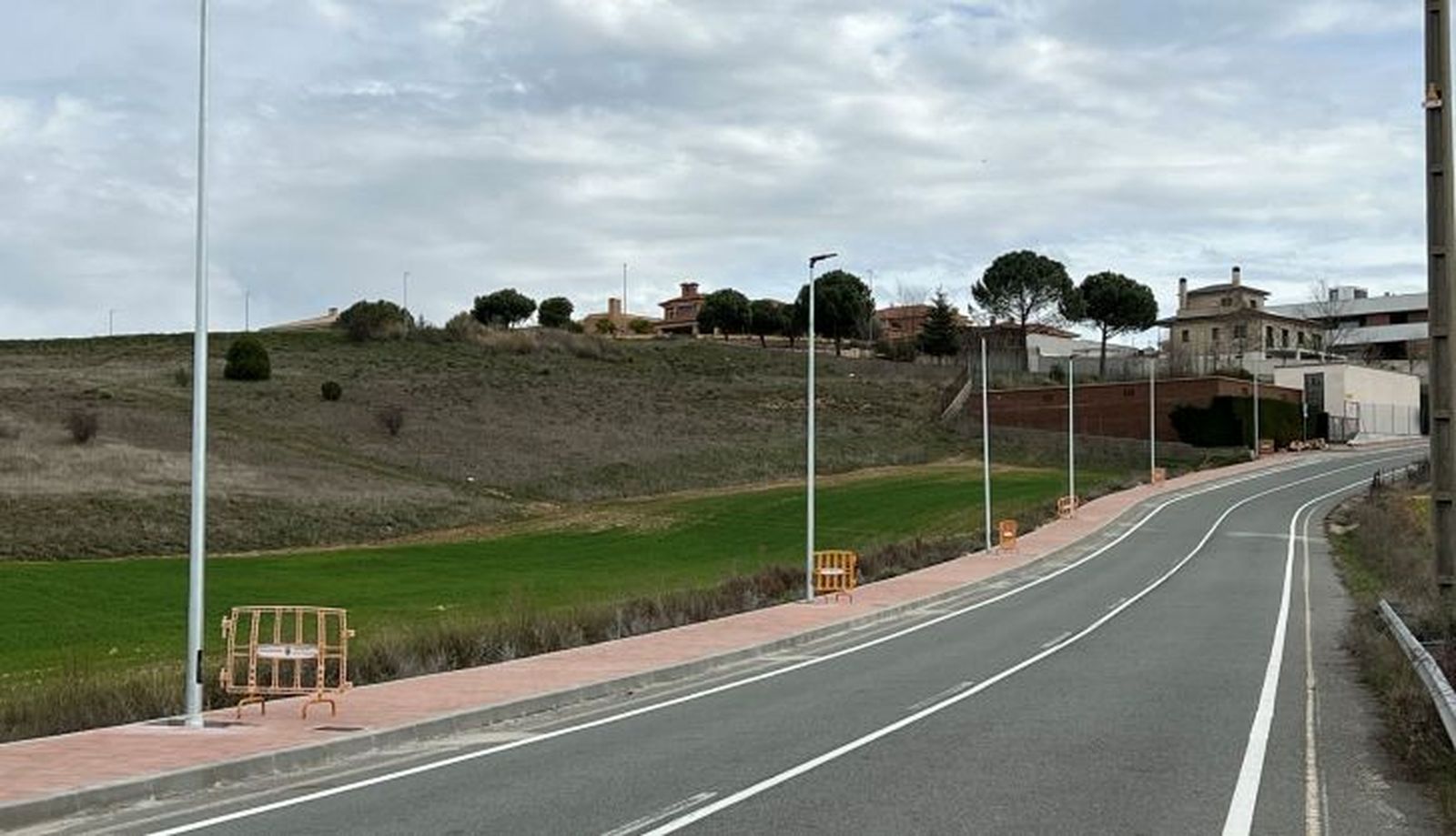 Carbajosa de la Sagrada instala iluminación en la carretera de Navahonda (5)