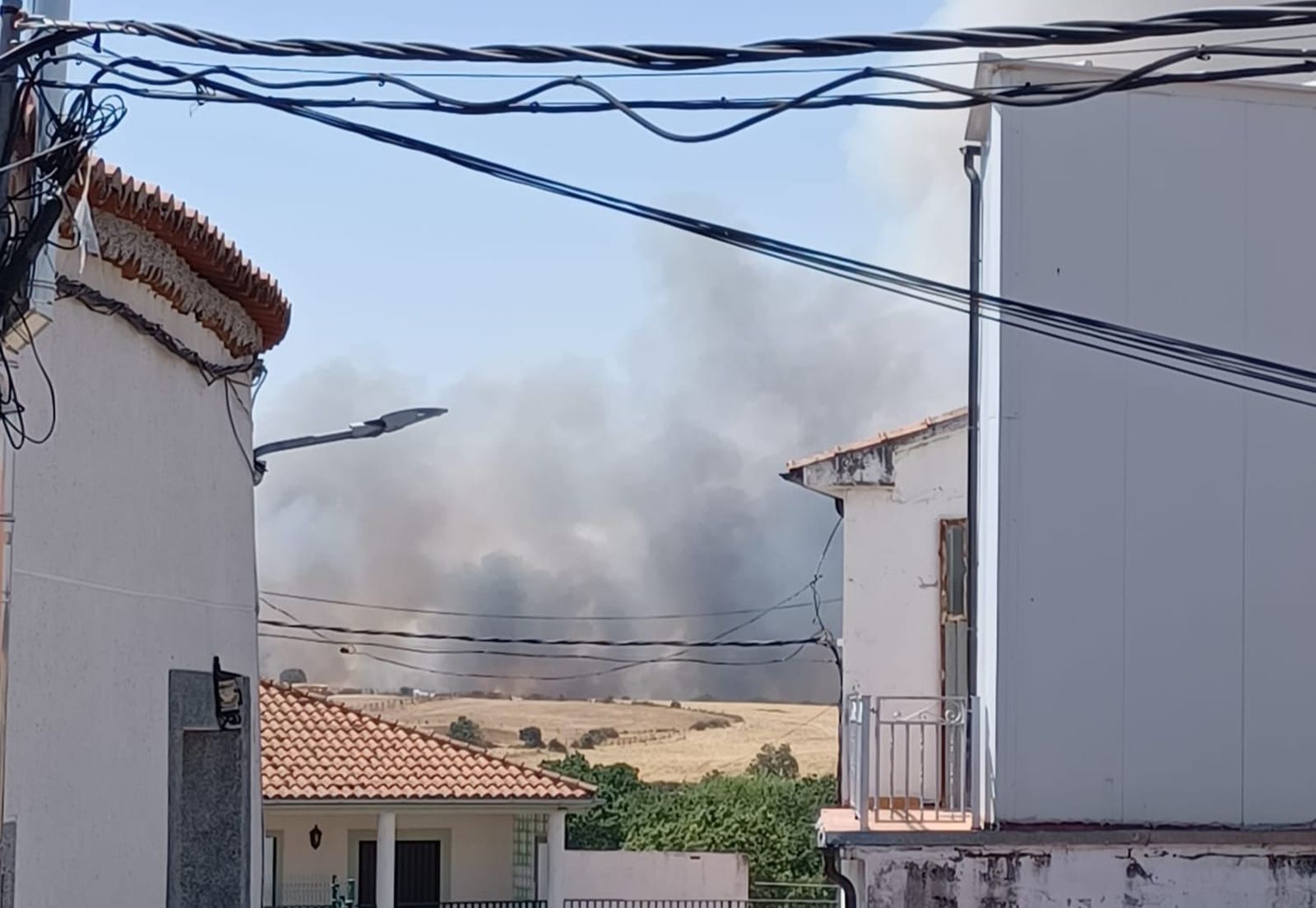 Se reaviva el incendio de Cipérez, en San Cristonal de los Mochuelos