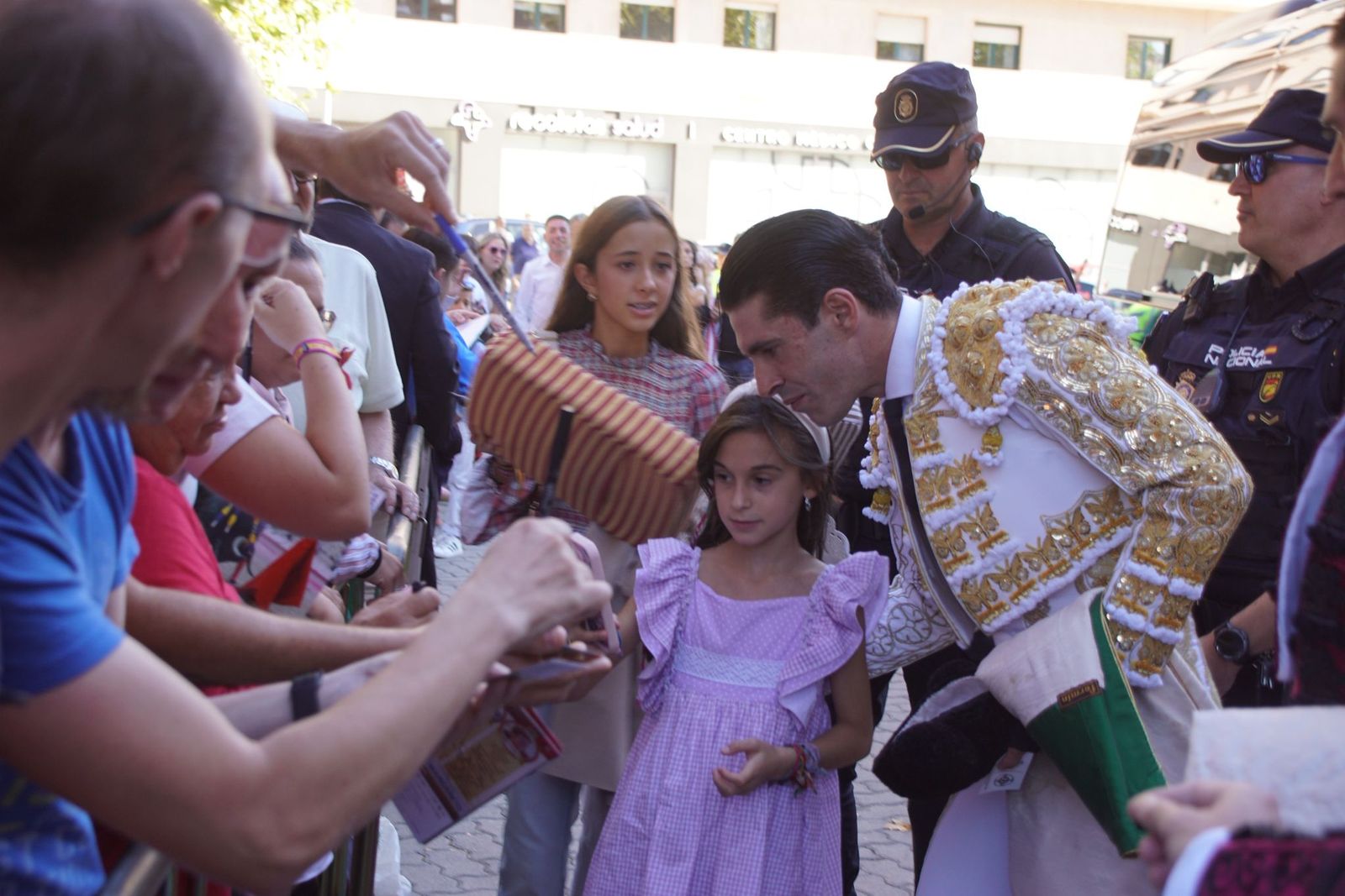 Así ha vivido la afición salmantina el adiós a la feria desde los tendidos: imágenes del ambiente en la corrida concurso