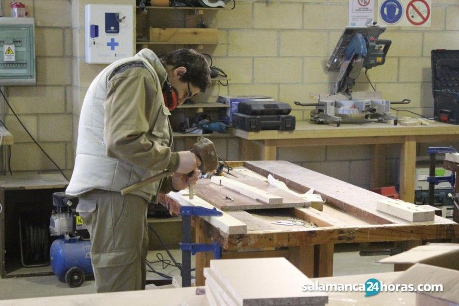 Trabajador carpintería ecyl desempleado