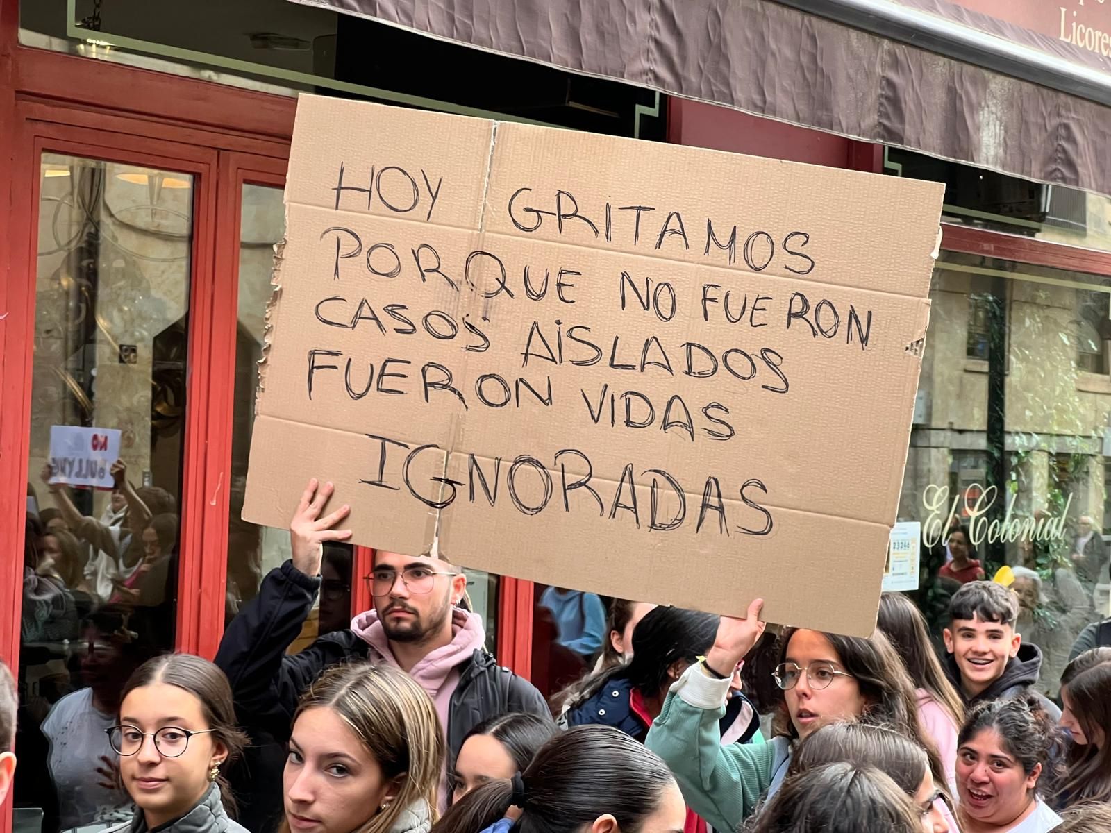 El Sindicato de Estudiantes de Salamanca reune a más de cien personas para poner "freno" al acoso escolar