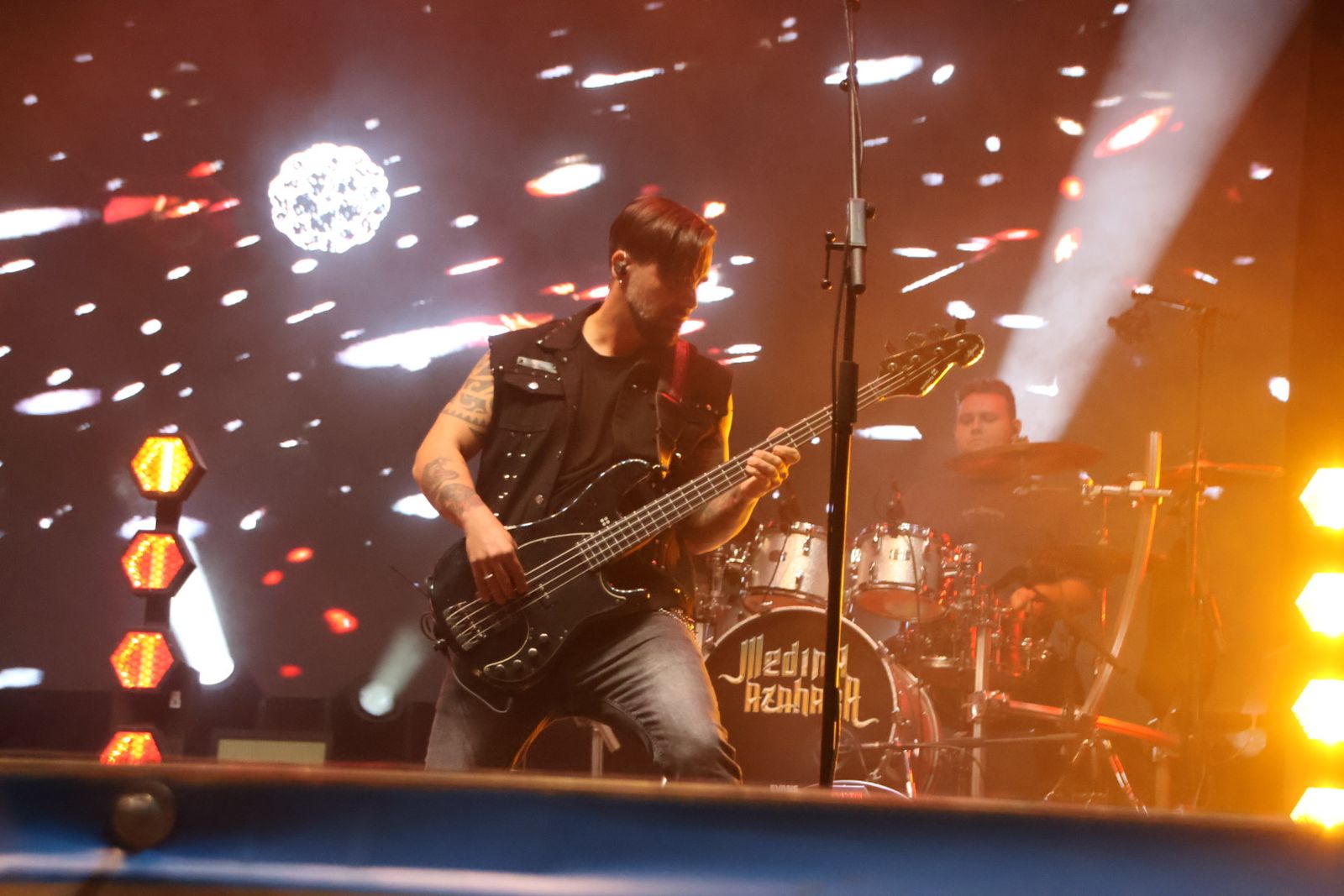 Medina Azahara hace vibrar a la Plaza Mayor de Salamanca con su eterno y emblemático rock